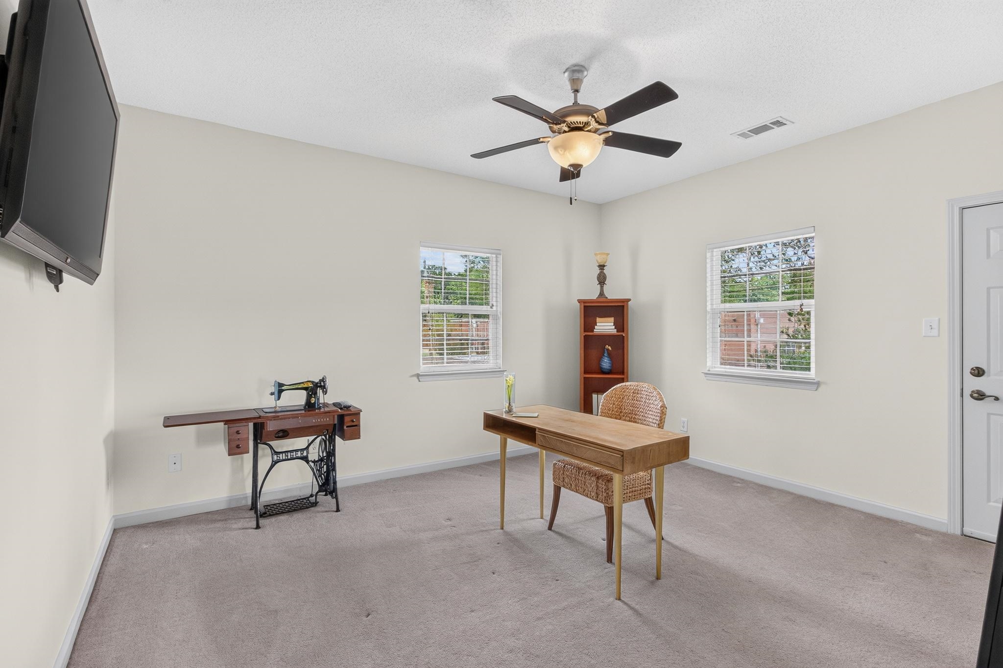 321 Pinewood St Property Photo 27