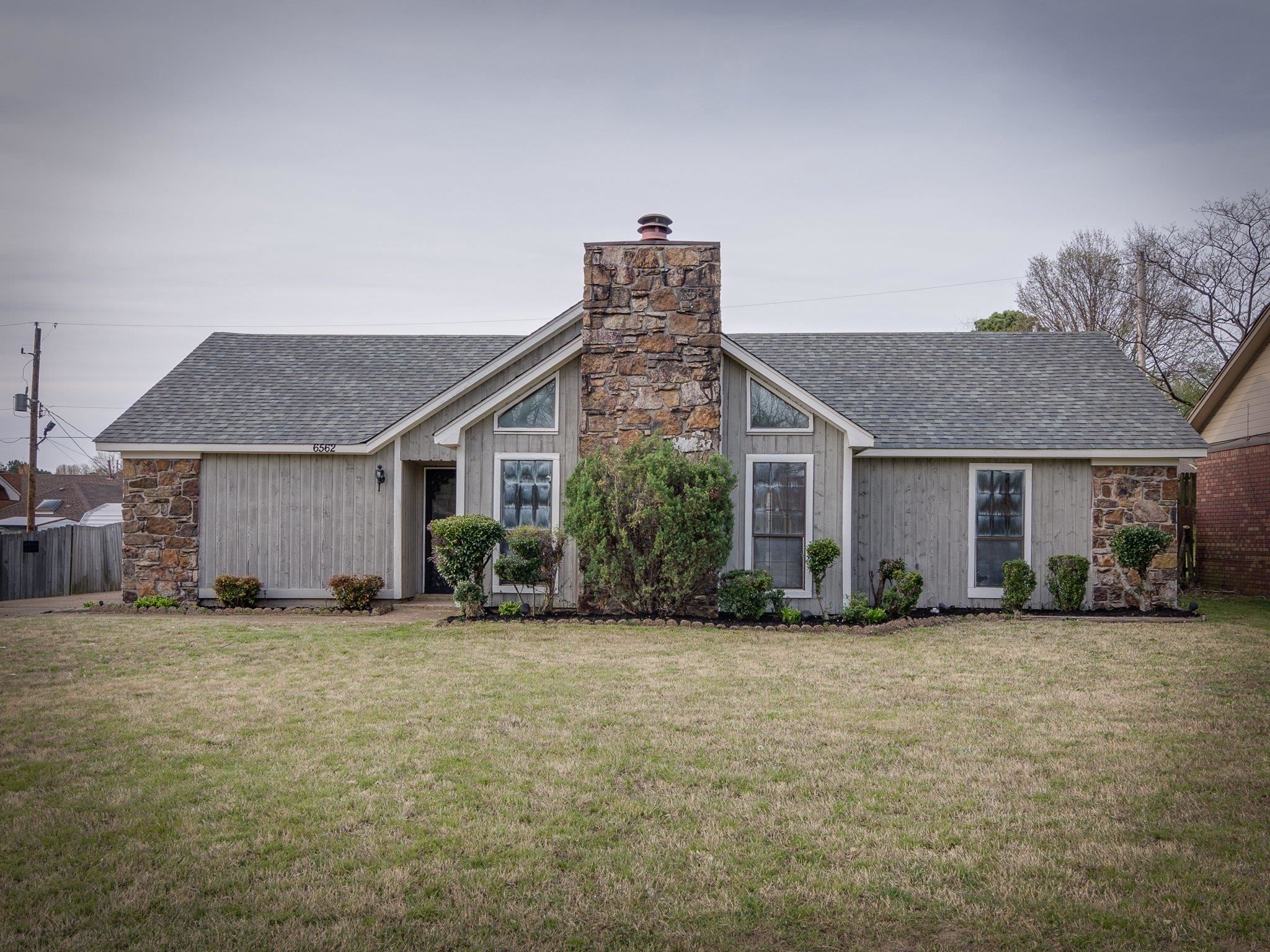 6562 LAKE VALLEY DR Property Photo 1