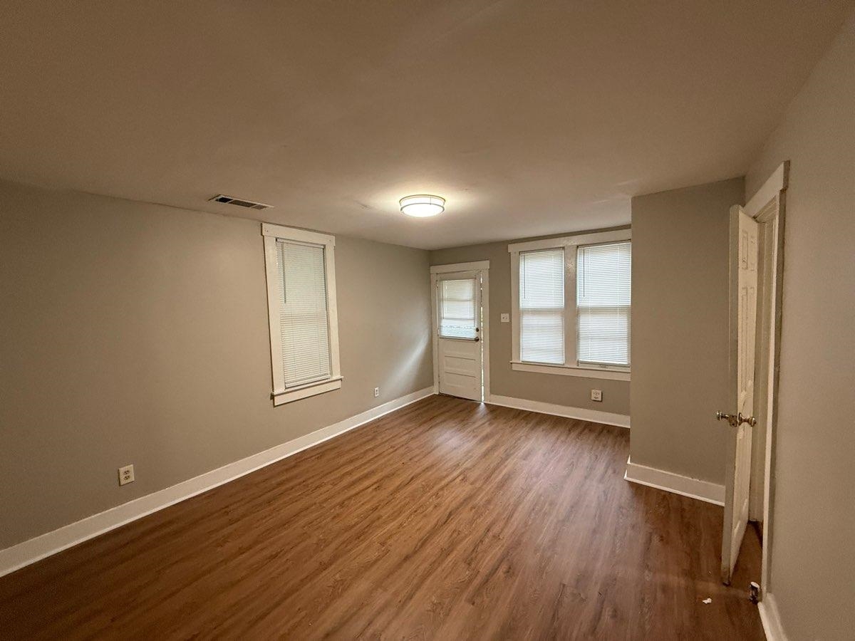 1195 Dorothy Pl B Property Photo 4