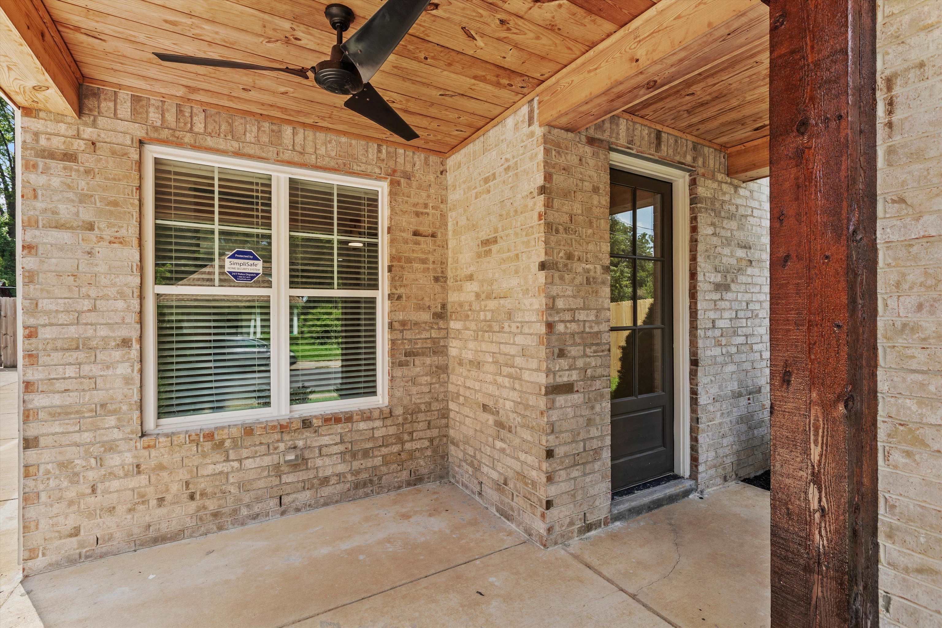 323 Williford St Property Photo 3
