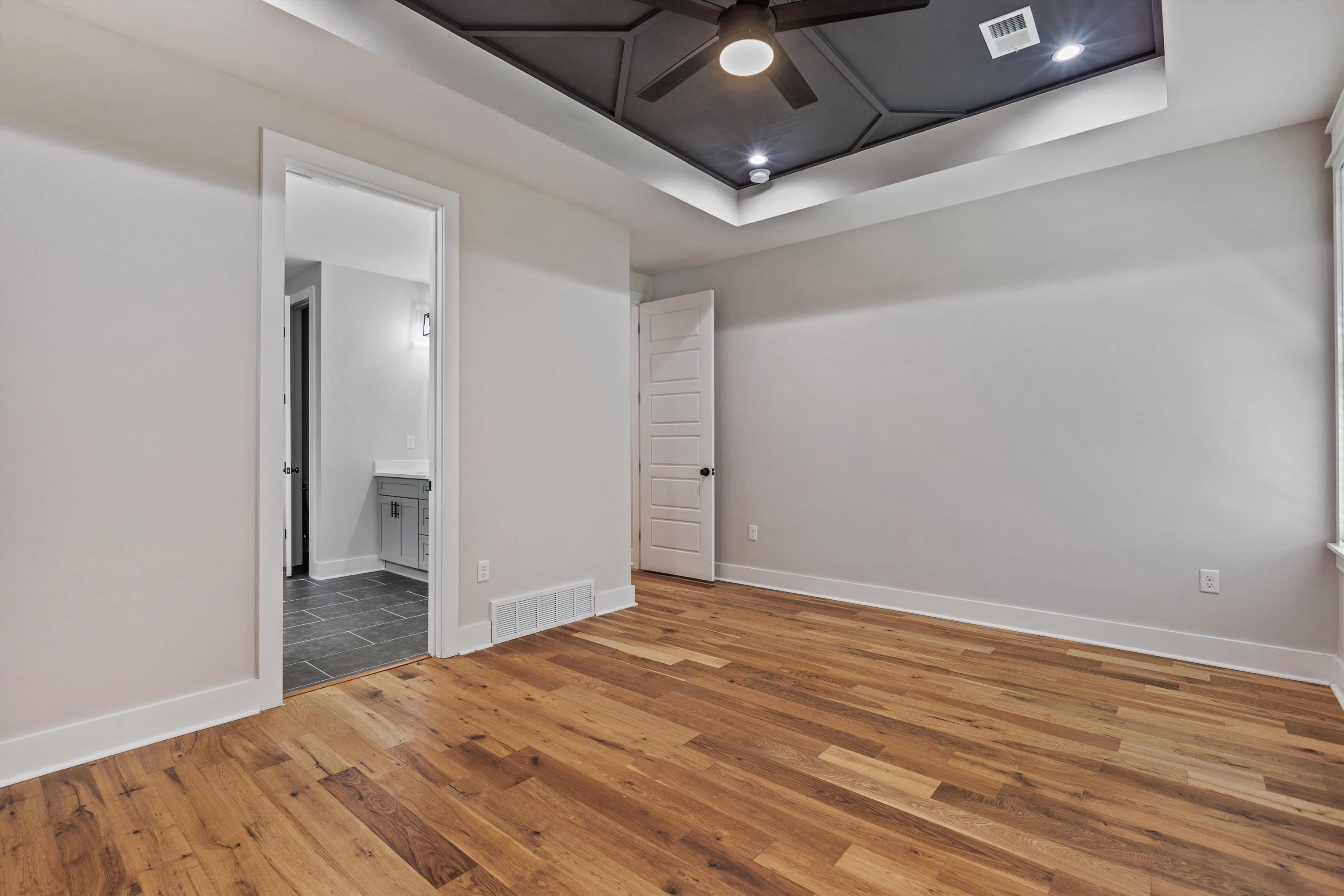 323 Williford St Property Photo 11