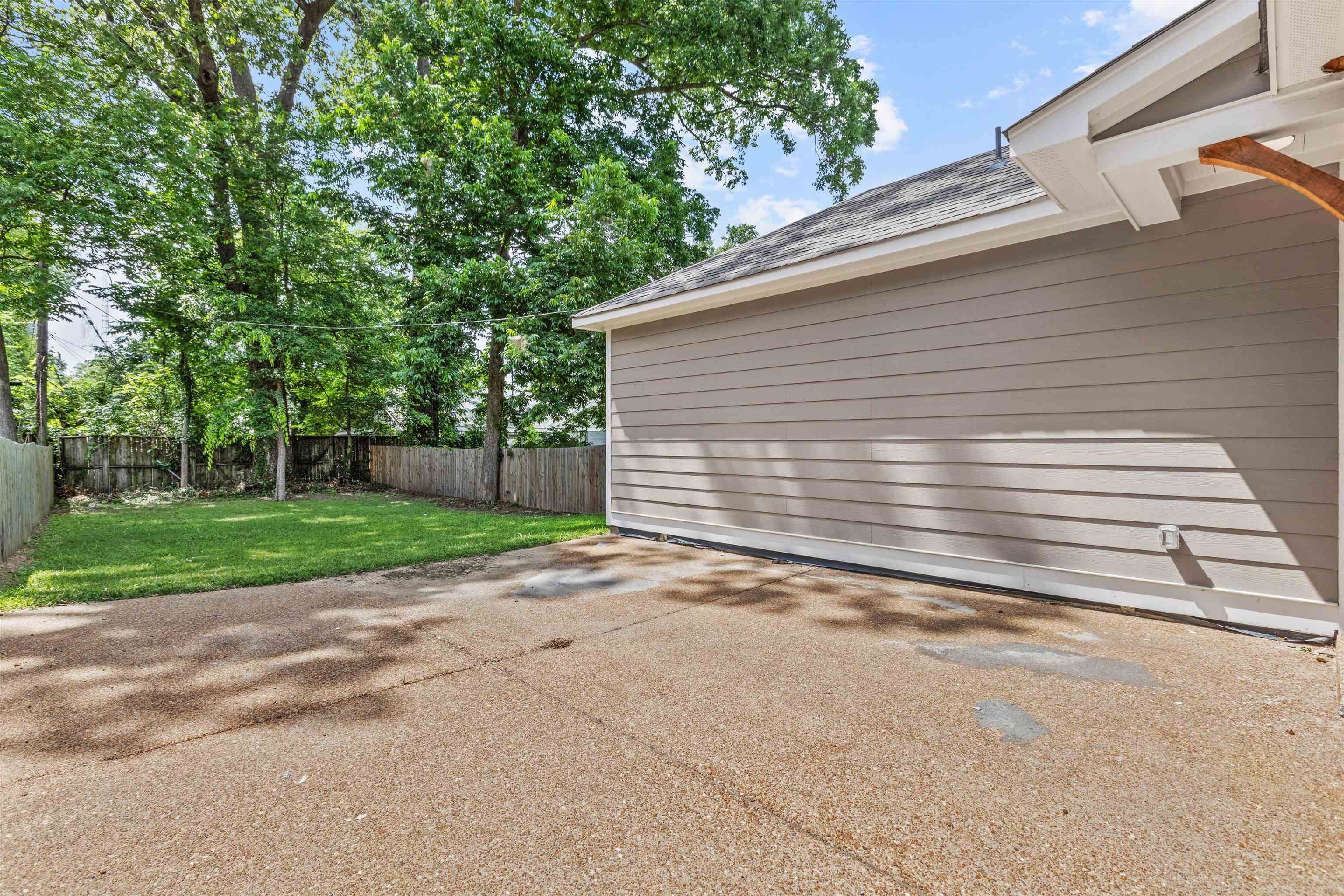323 Williford St Property Photo 25