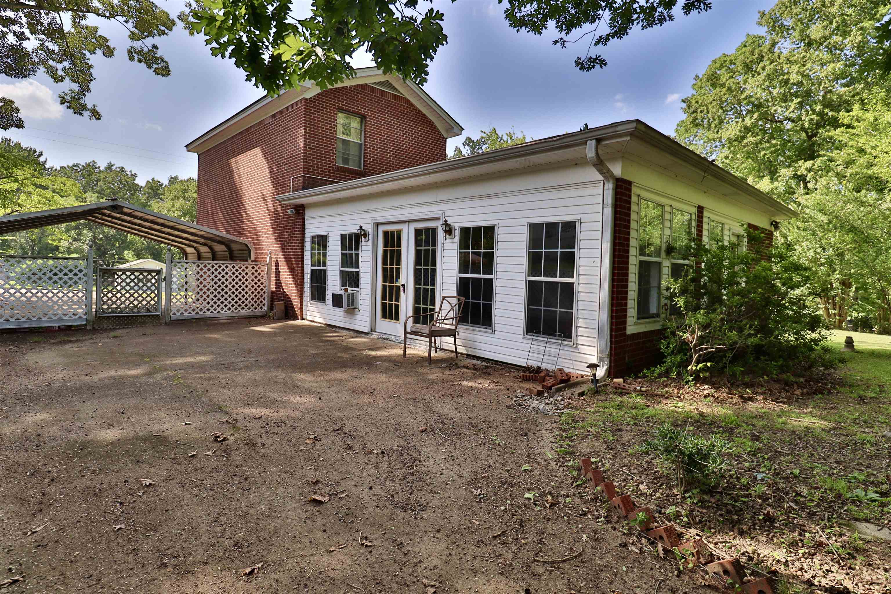 533 Best St Property Photo 3