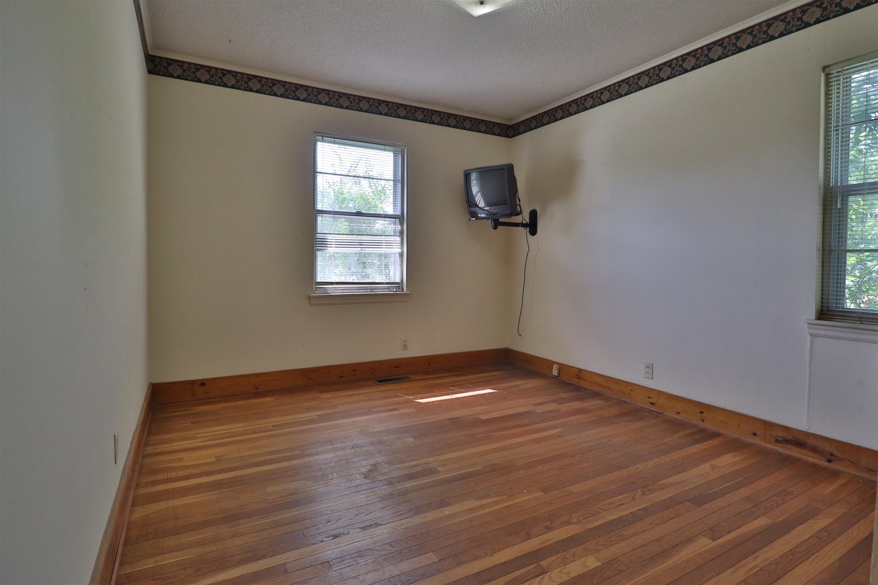 533 Best St Property Photo 15