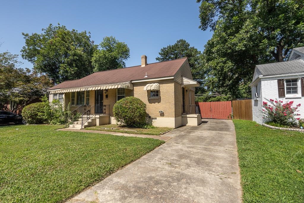 807 Estridge Dr Property Photo 2