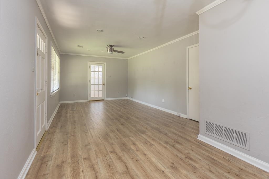 807 Estridge Dr Property Photo 3