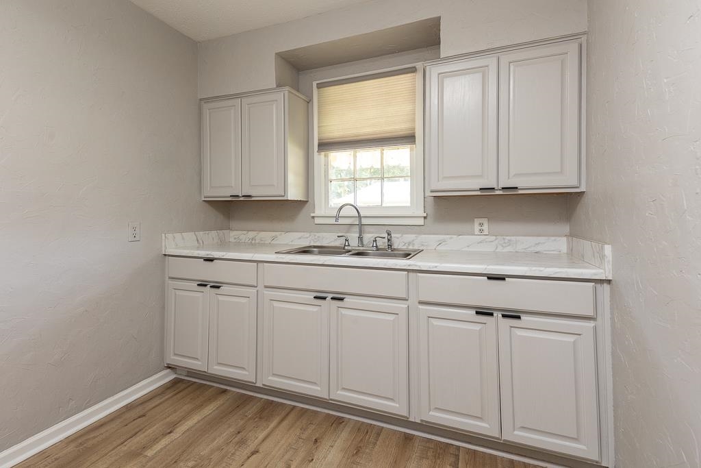 807 Estridge Dr Property Photo 7