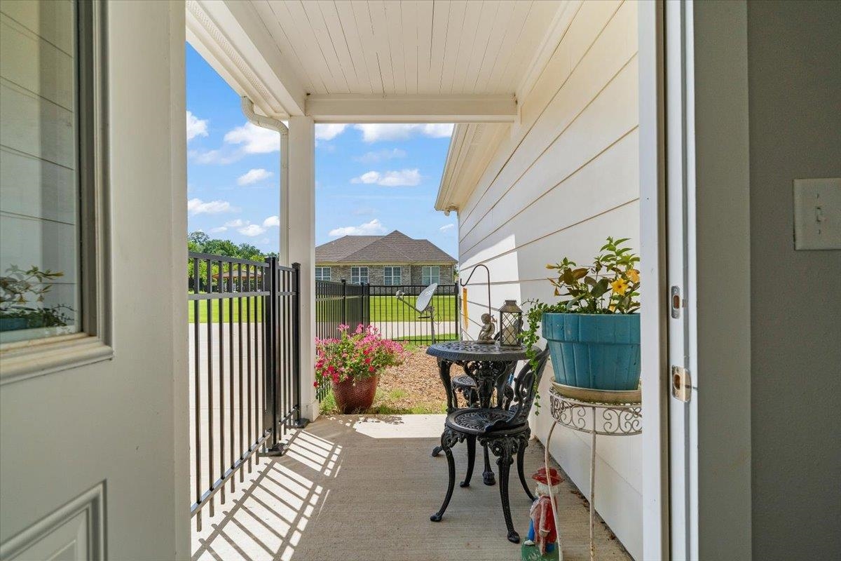 415 Abbey Dr D Property Photo 24