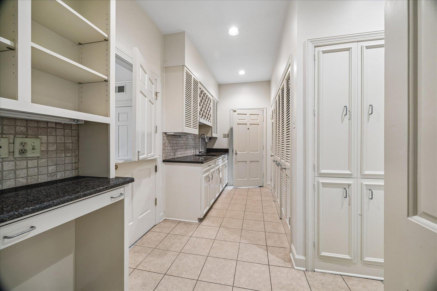 2923 Midland Ave Property Photo 10