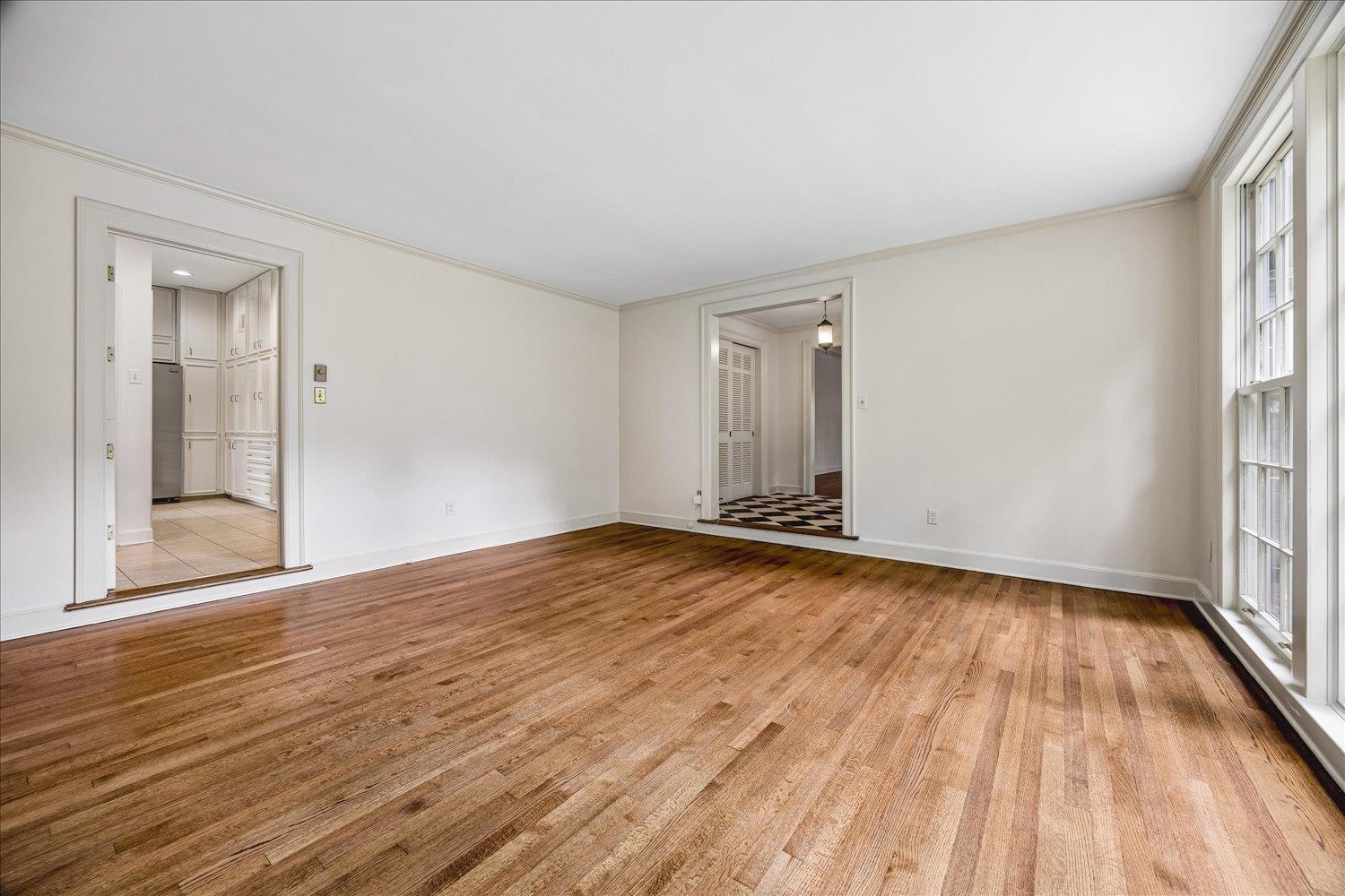 2923 Midland Ave Property Photo 13