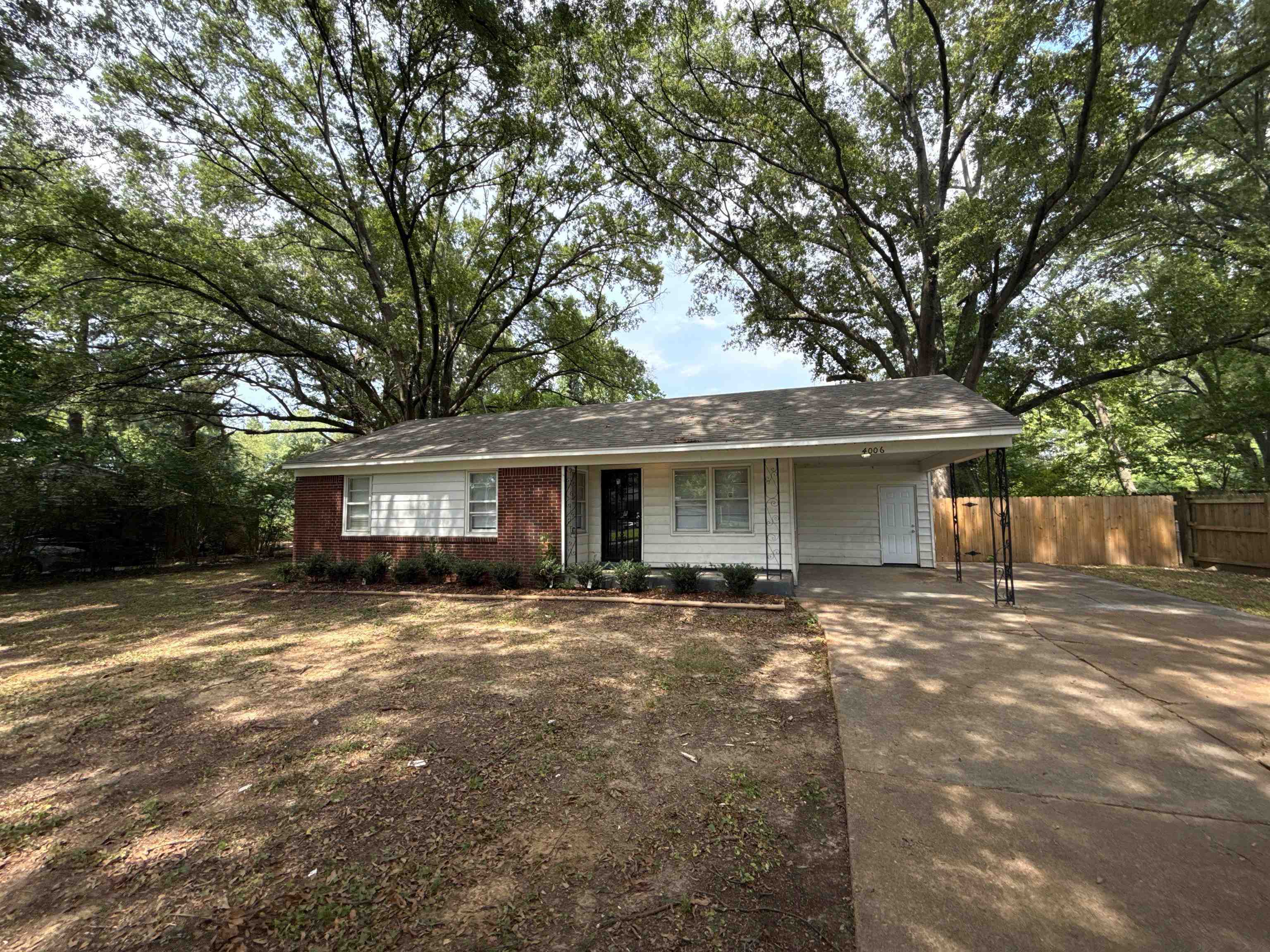 4006 Newton Dr Property Photo 1
