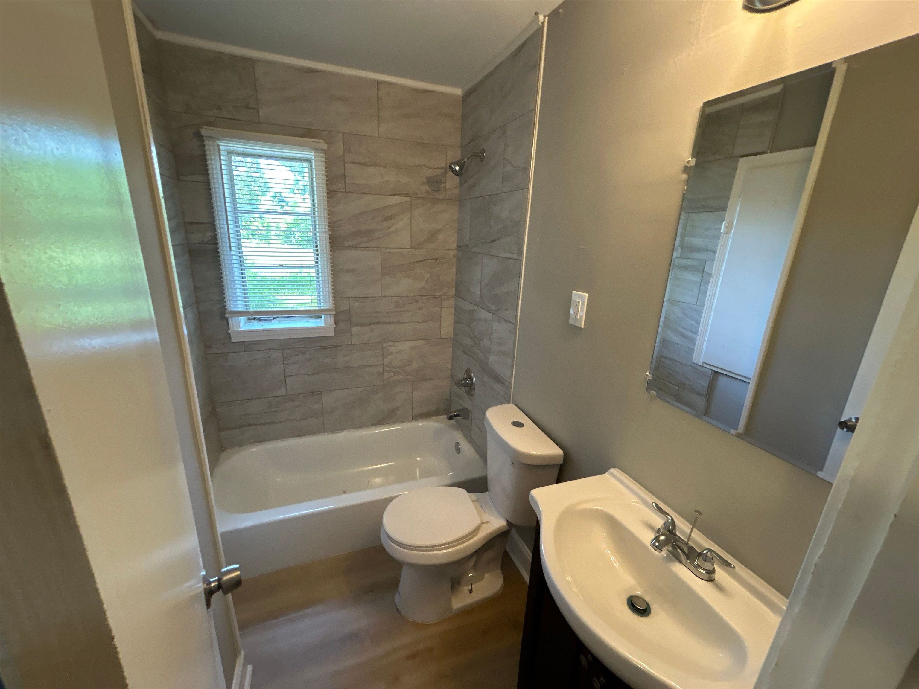 4006 Newton Dr Property Photo 5