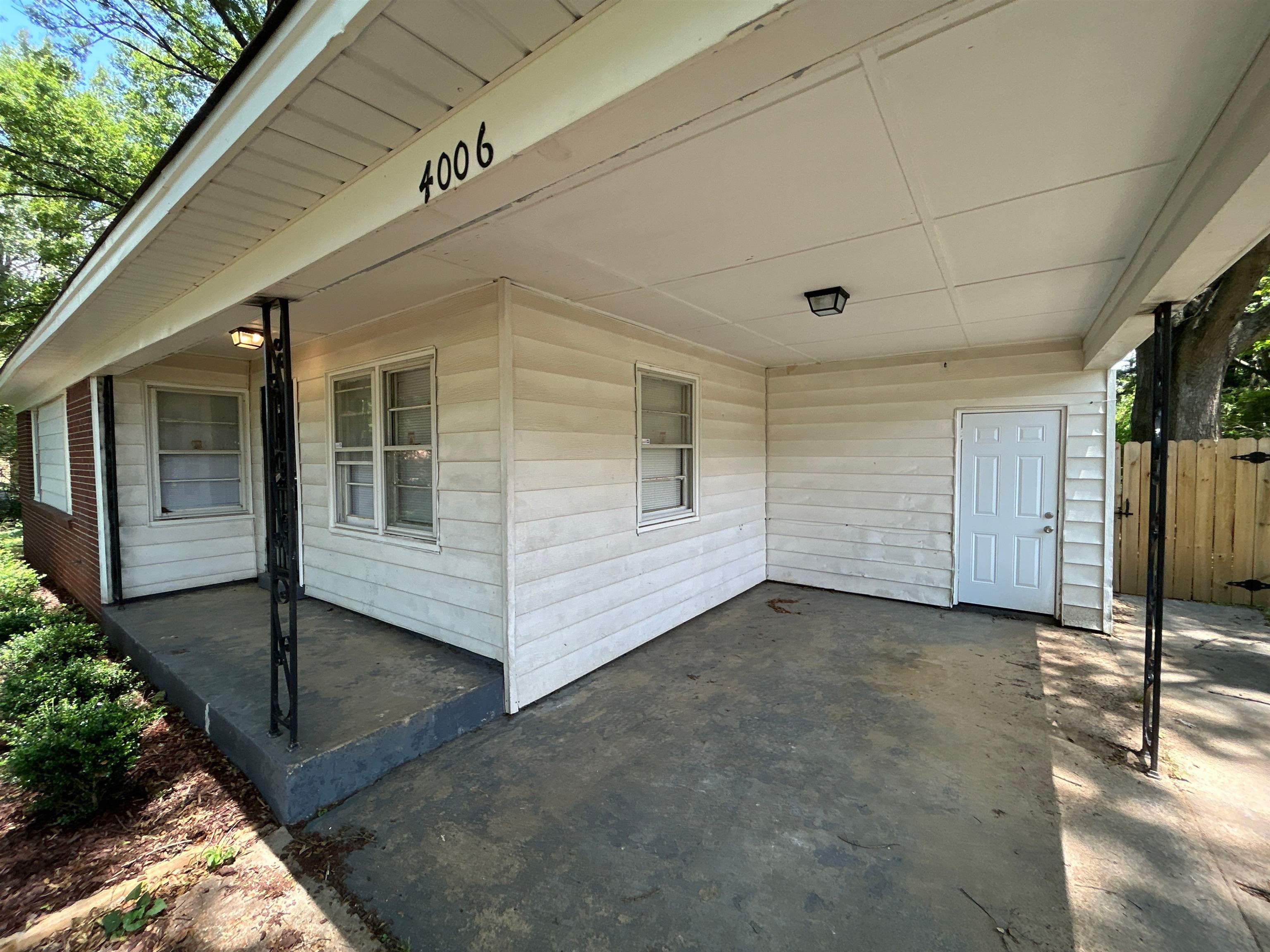 4006 Newton Dr Property Photo 6