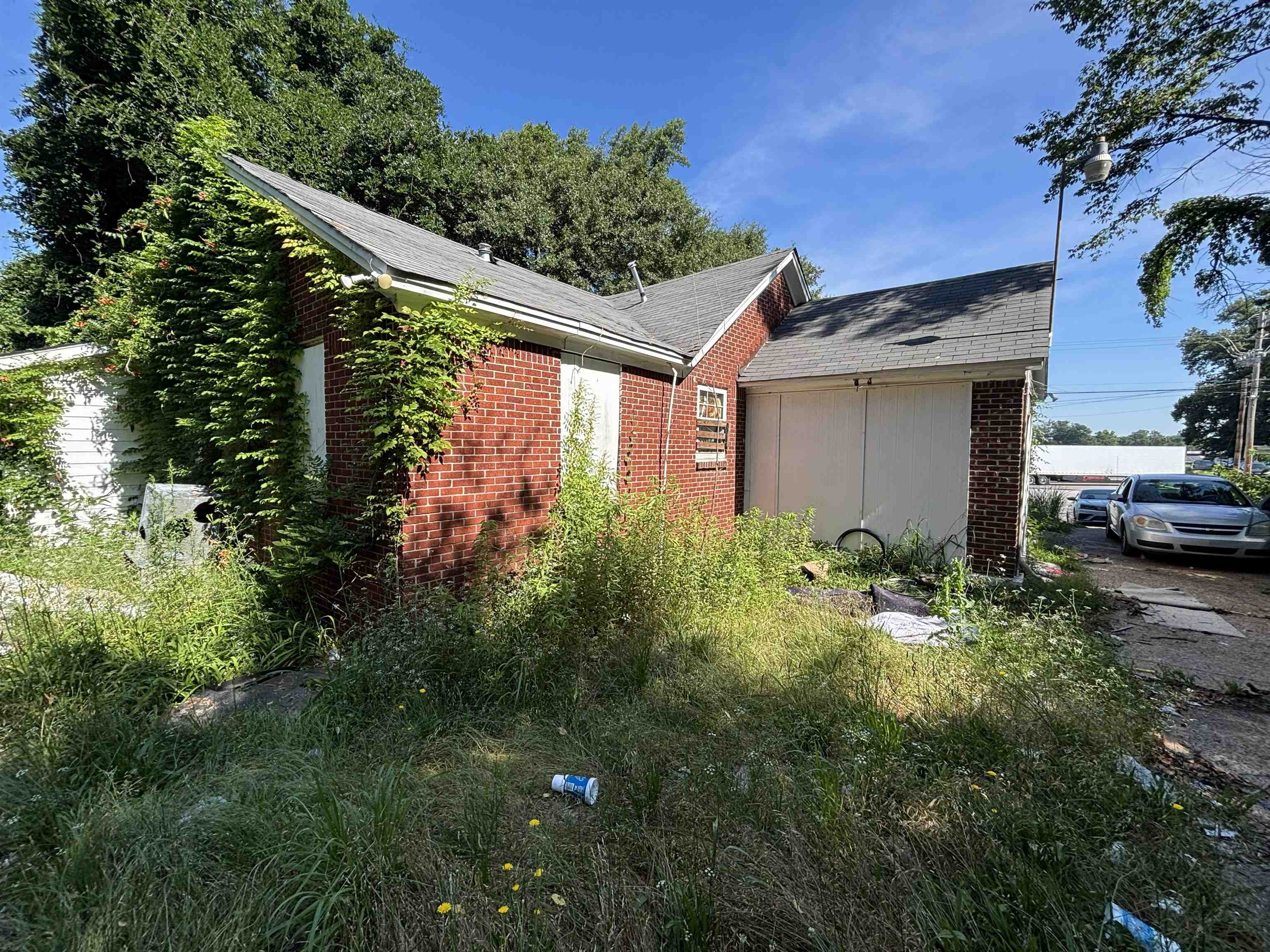 175 E Brooks Rd Property Photo 2