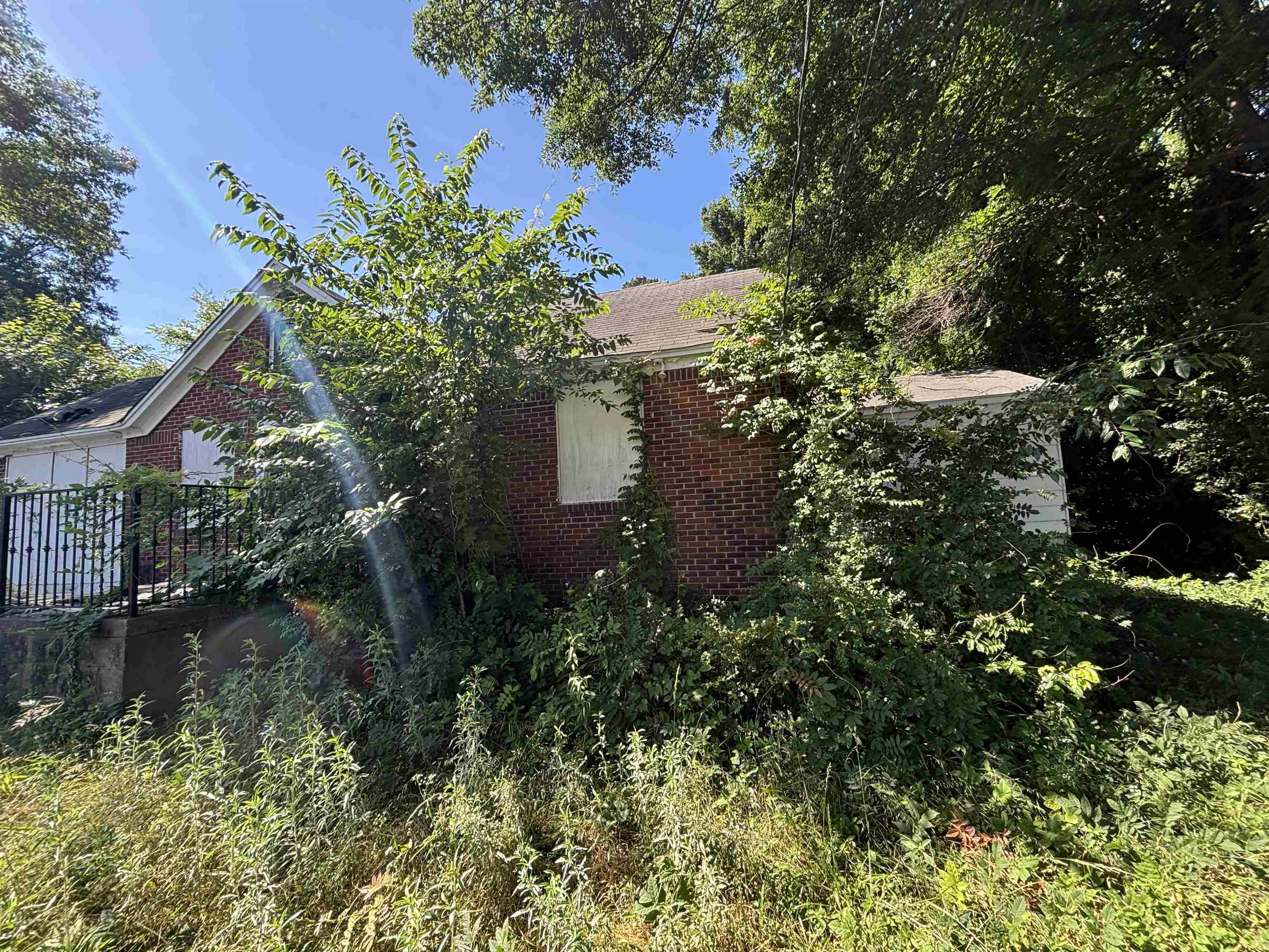 175 E Brooks Rd Property Photo 3