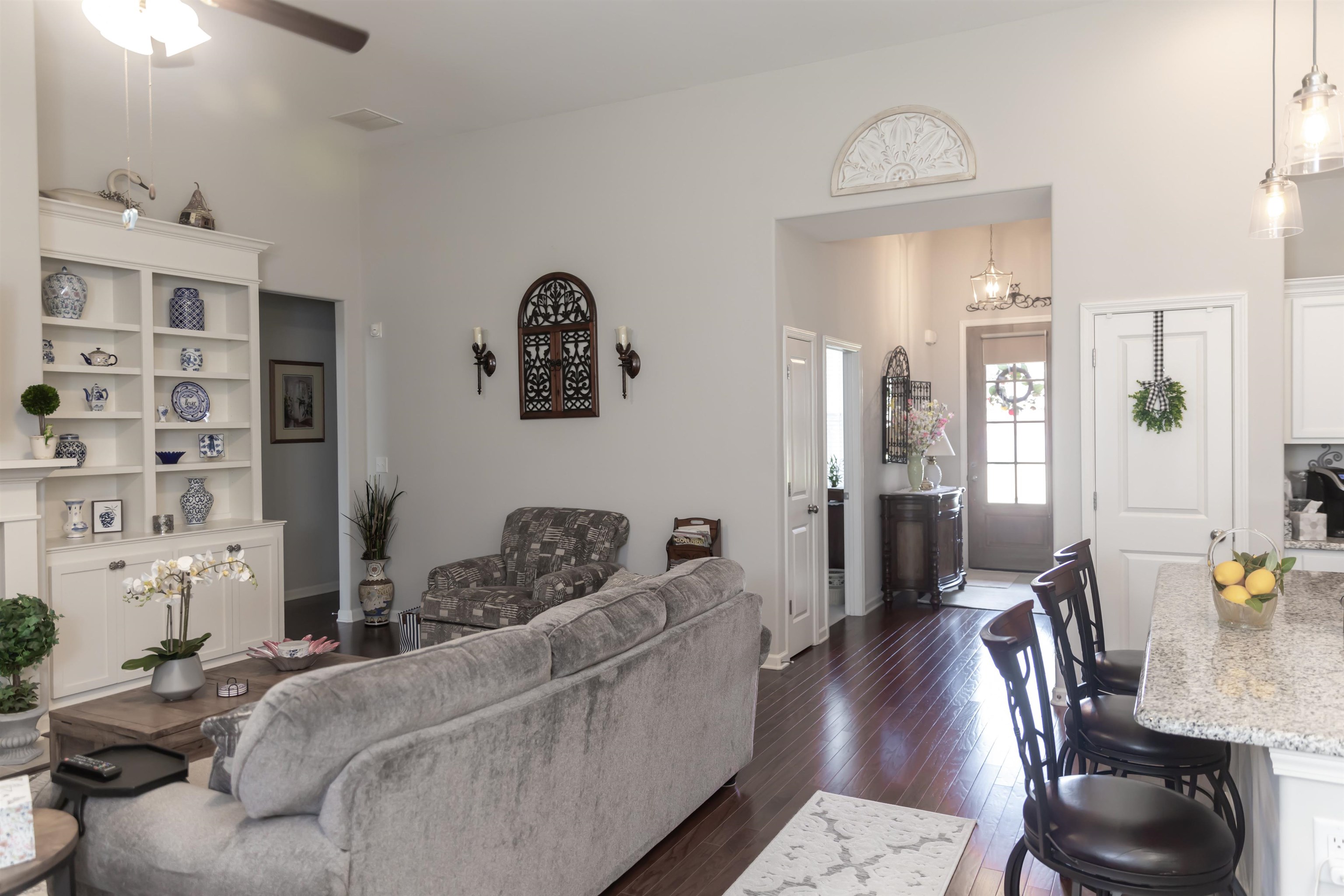65 Briar Hollow Ln Property Photo 13