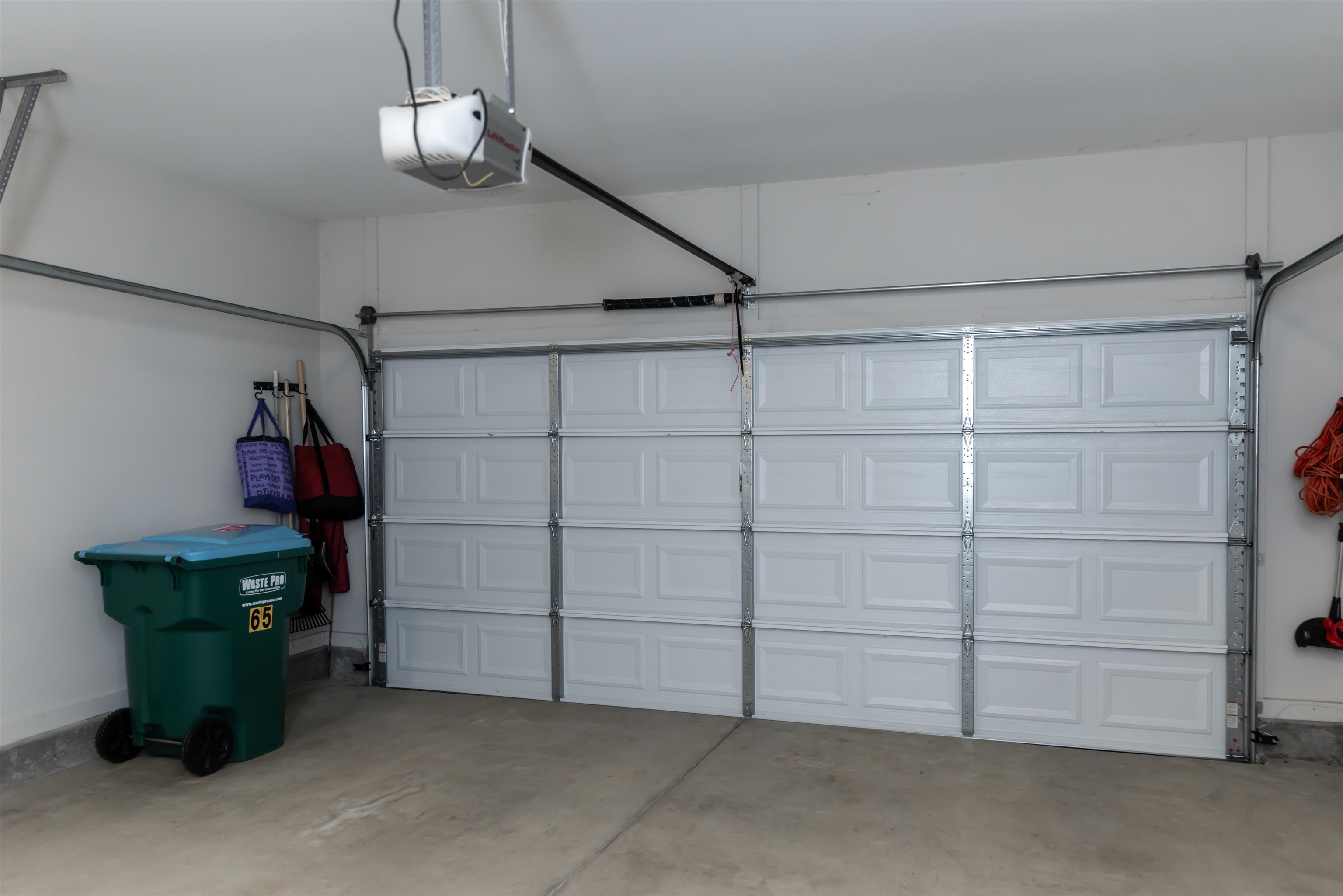 65 Briar Hollow Ln Property Photo 27