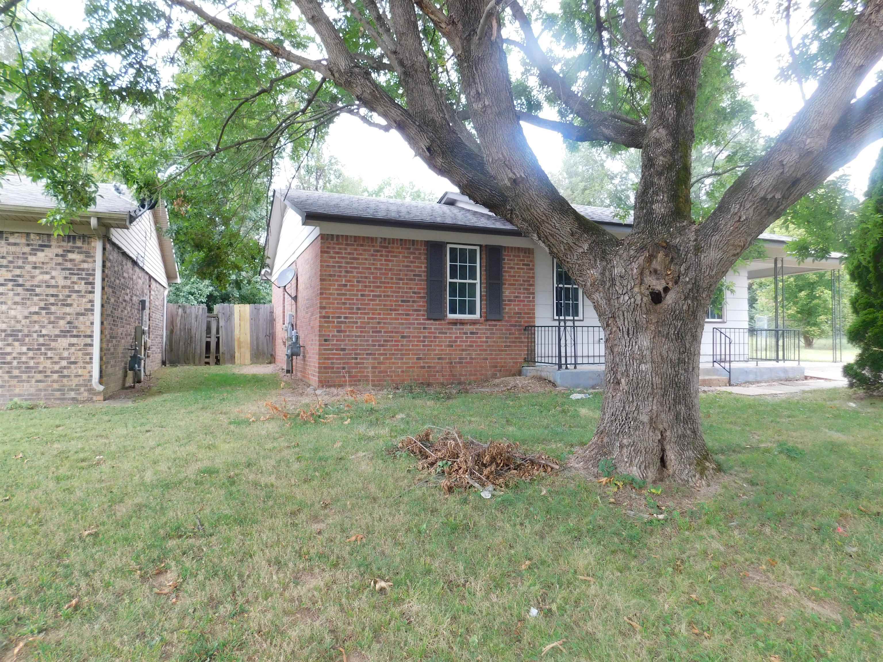 5293 Cedar Bluff Dr Property Photo 2