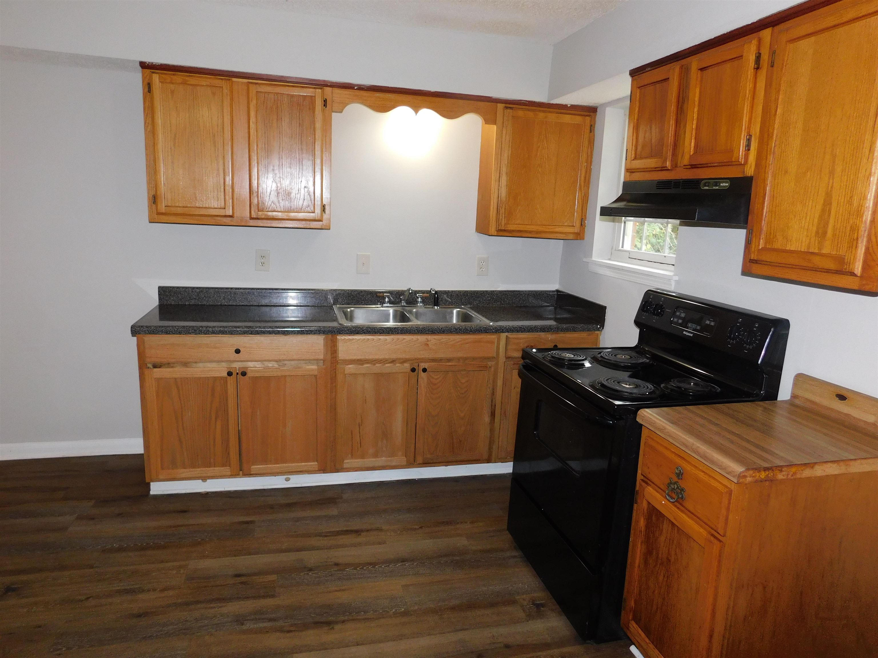 5293 Cedar Bluff Dr Property Photo 3