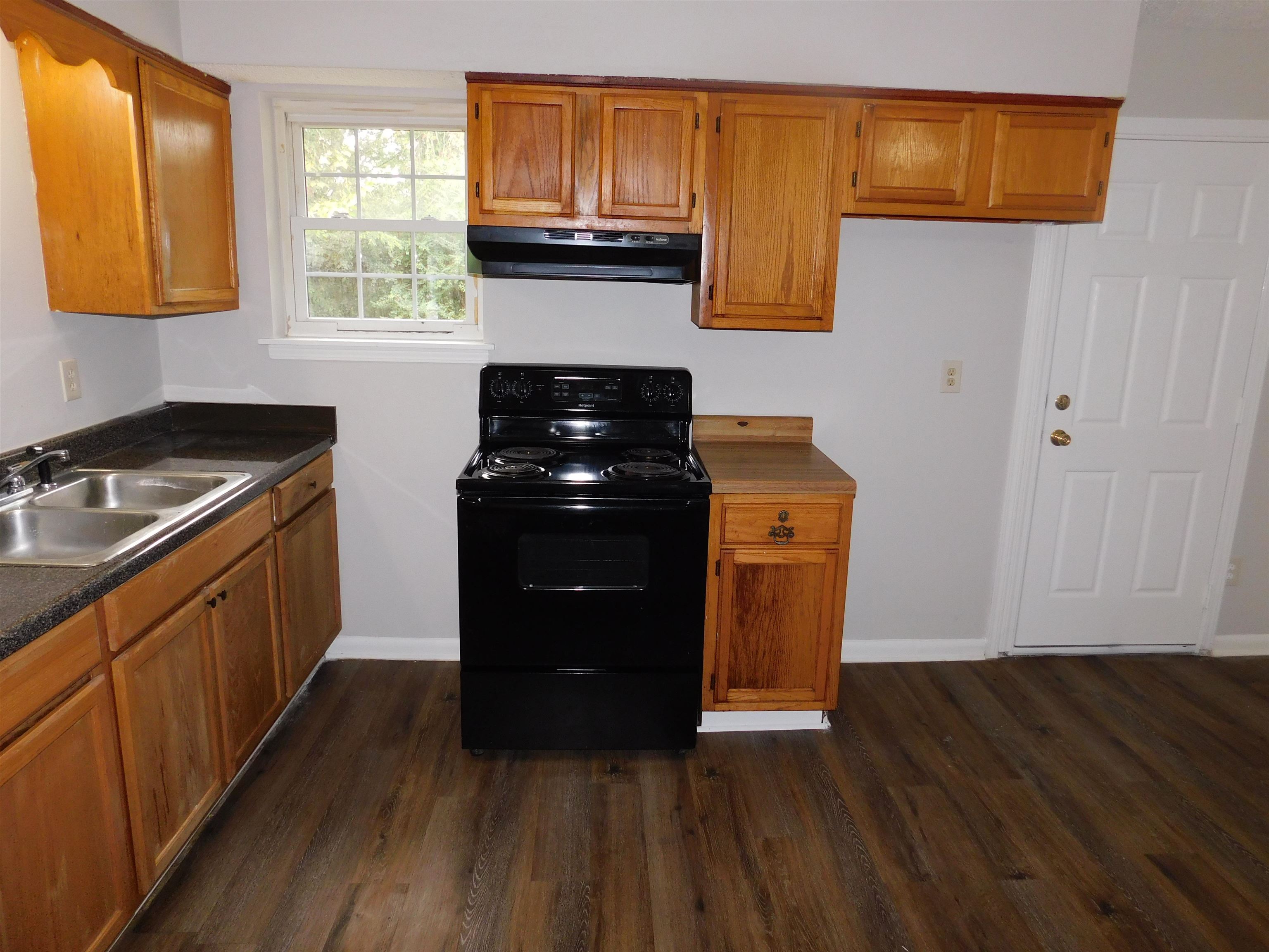5293 Cedar Bluff Dr Property Photo 4