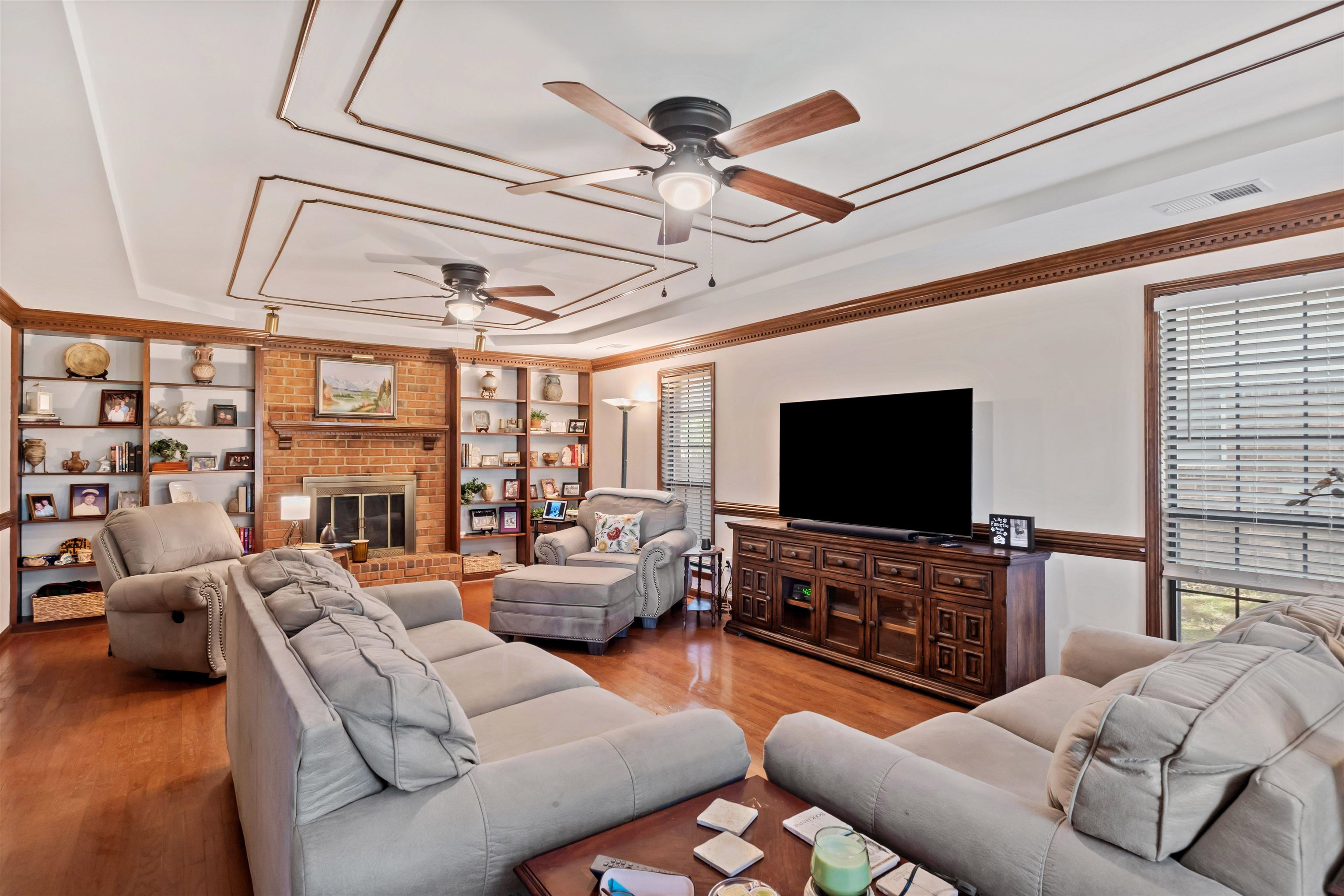 3845 Oak Forest Dr Property Photo 5