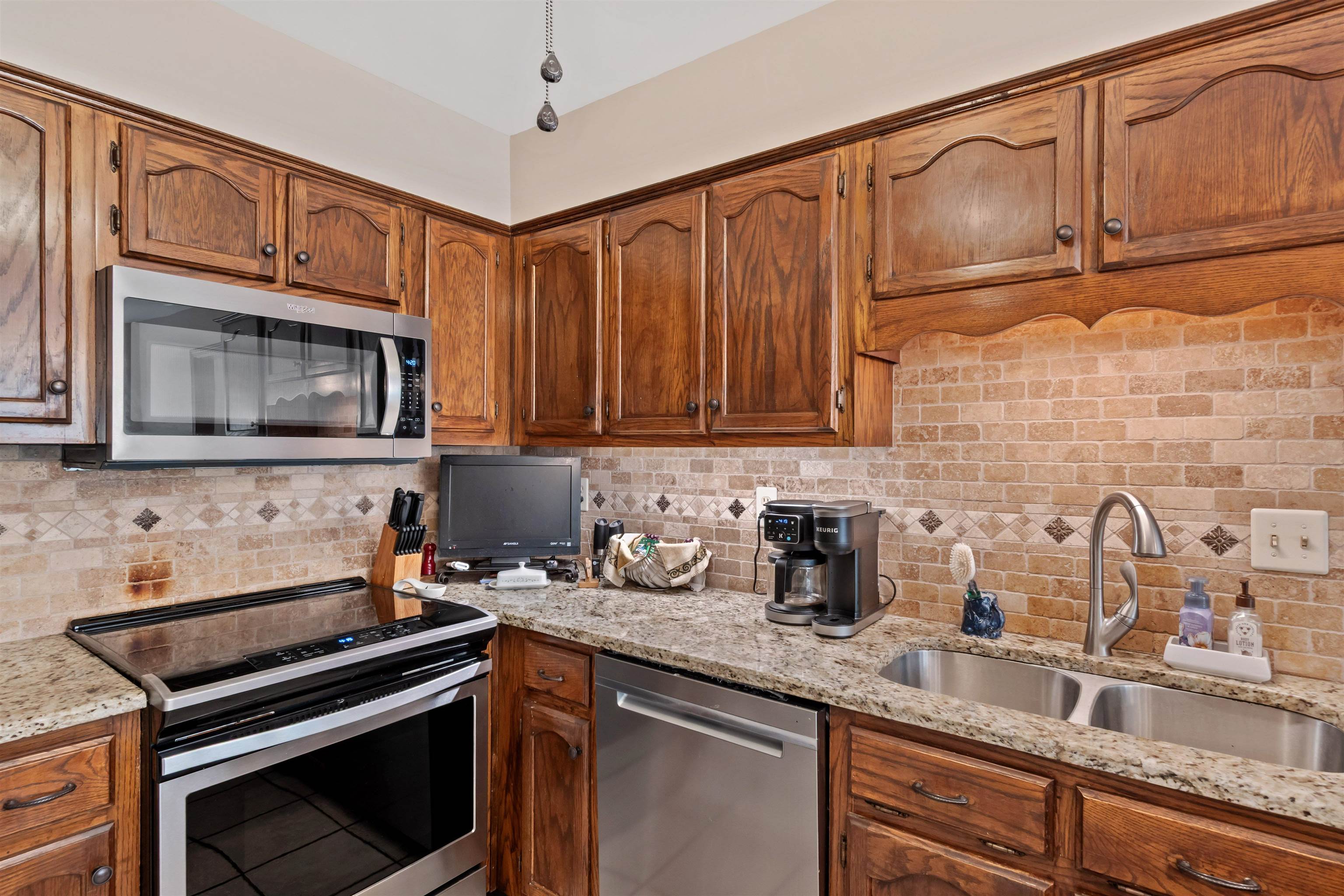 3845 Oak Forest Dr Property Photo 8