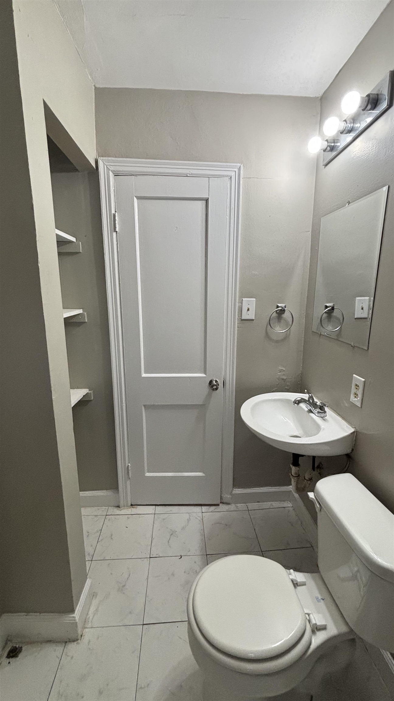 899 Chatwood St Property Photo 3