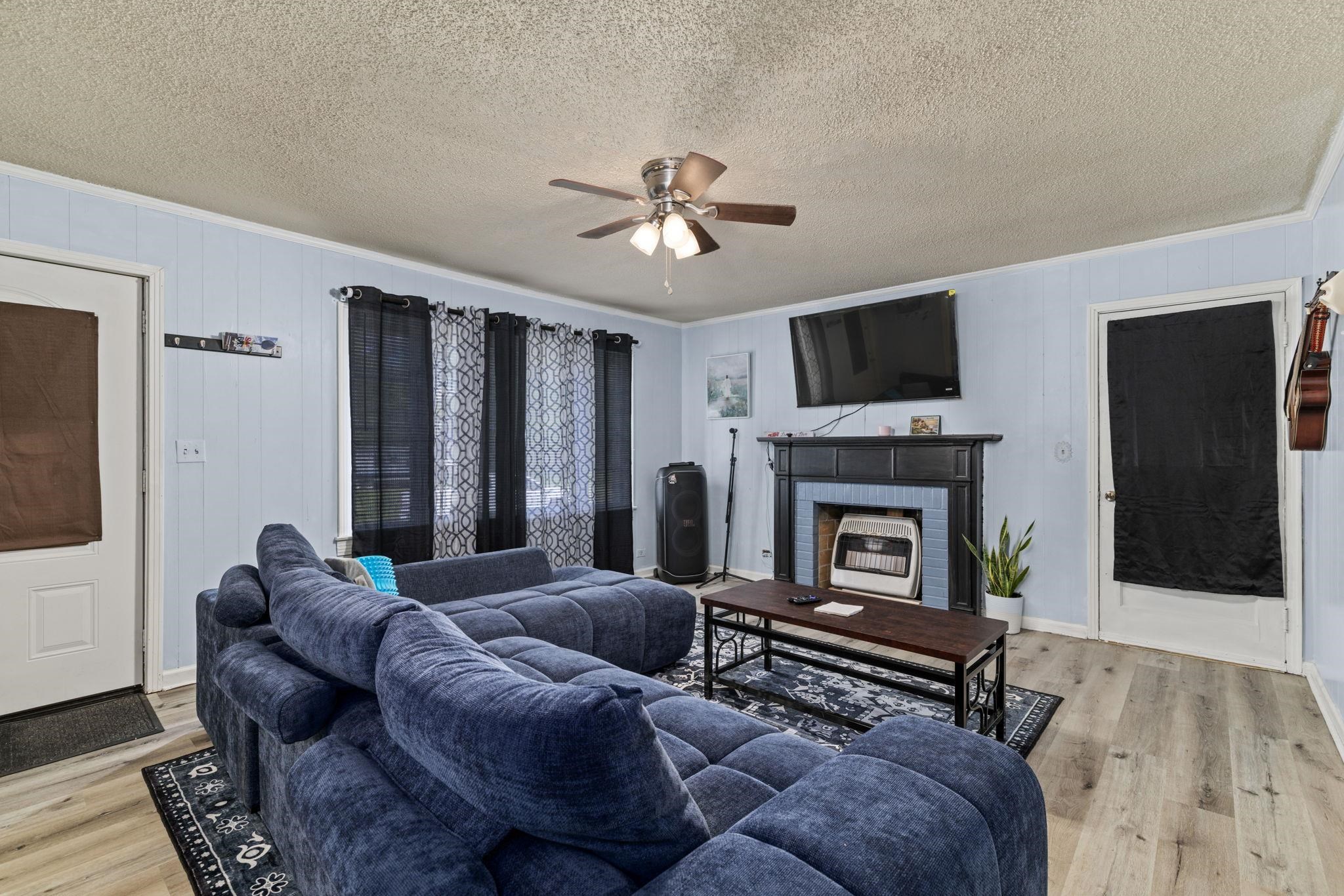 1220 Cruise St Property Photo 5