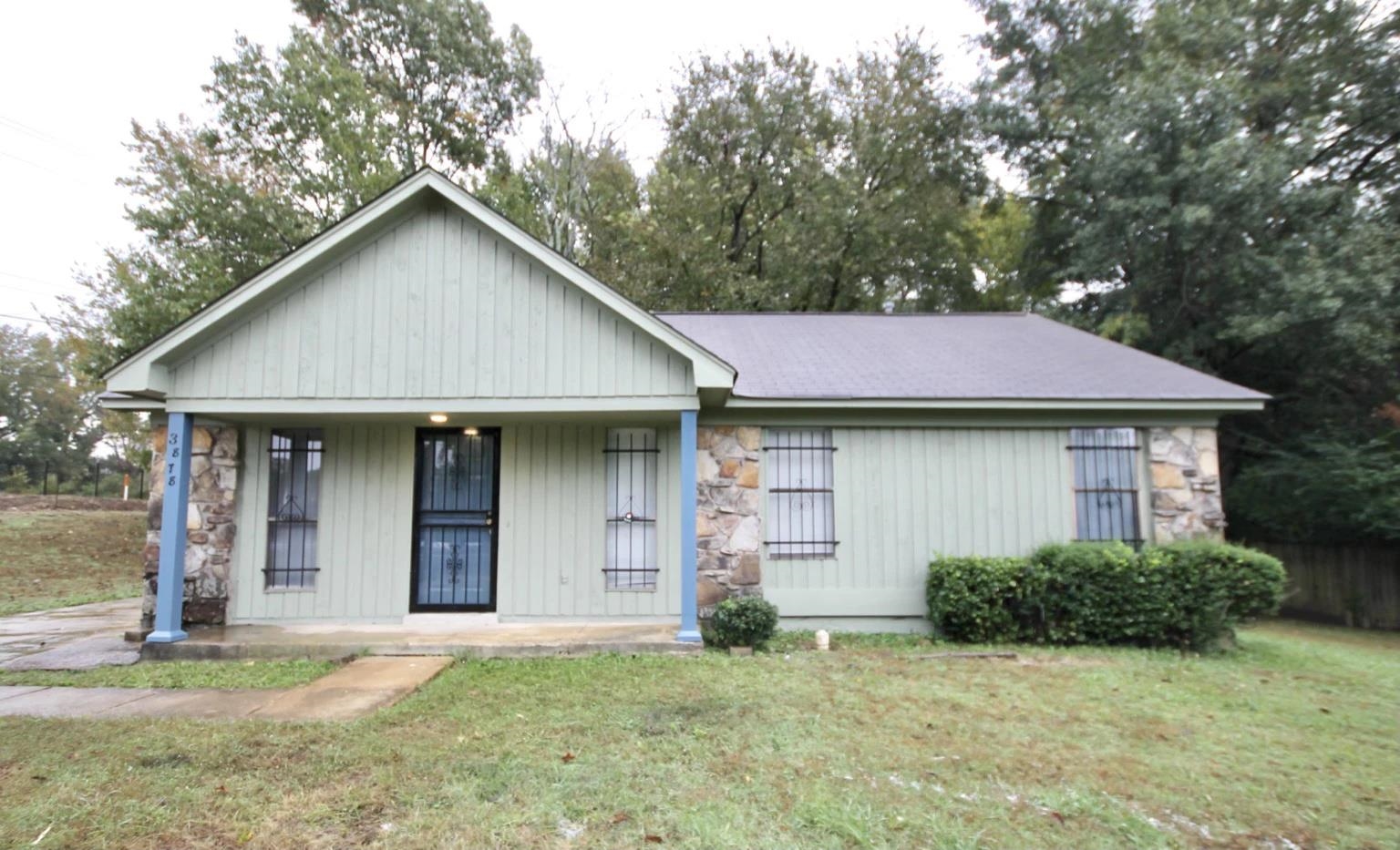 3878 WINDERMERE RD Property Photo 1