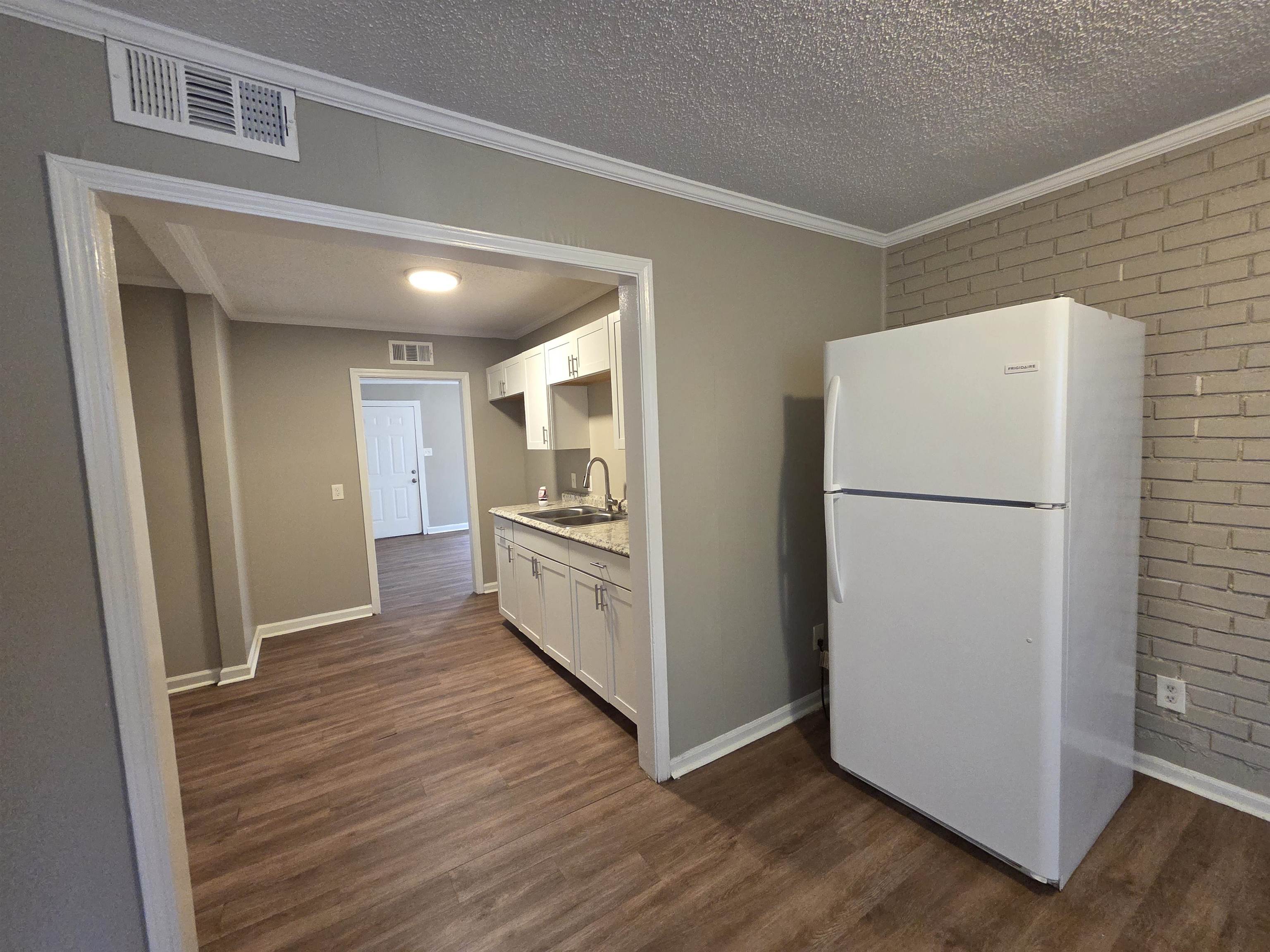 3487 Heckle Ave Property Photo 6