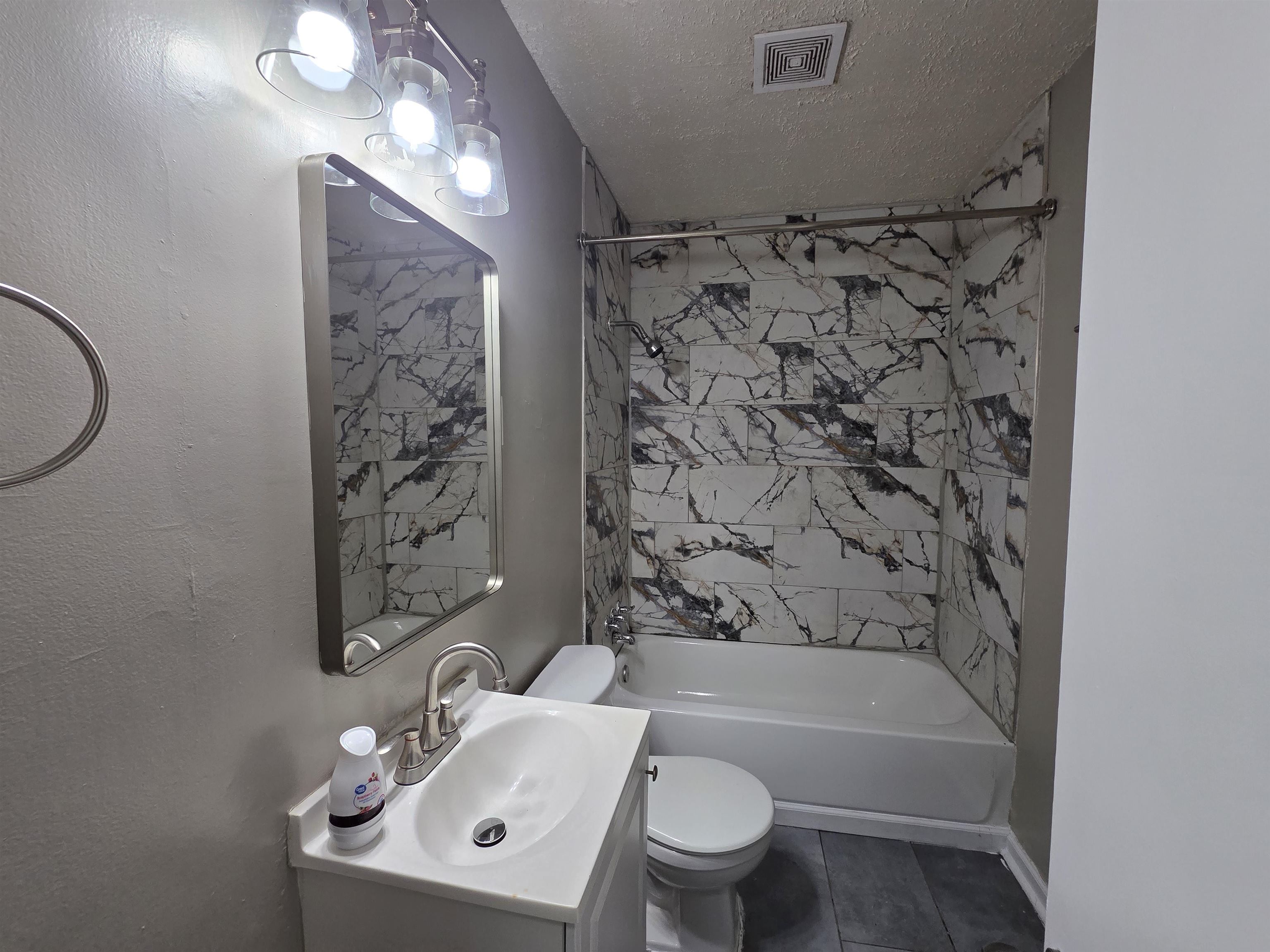 1706 Echles St Property Photo 2