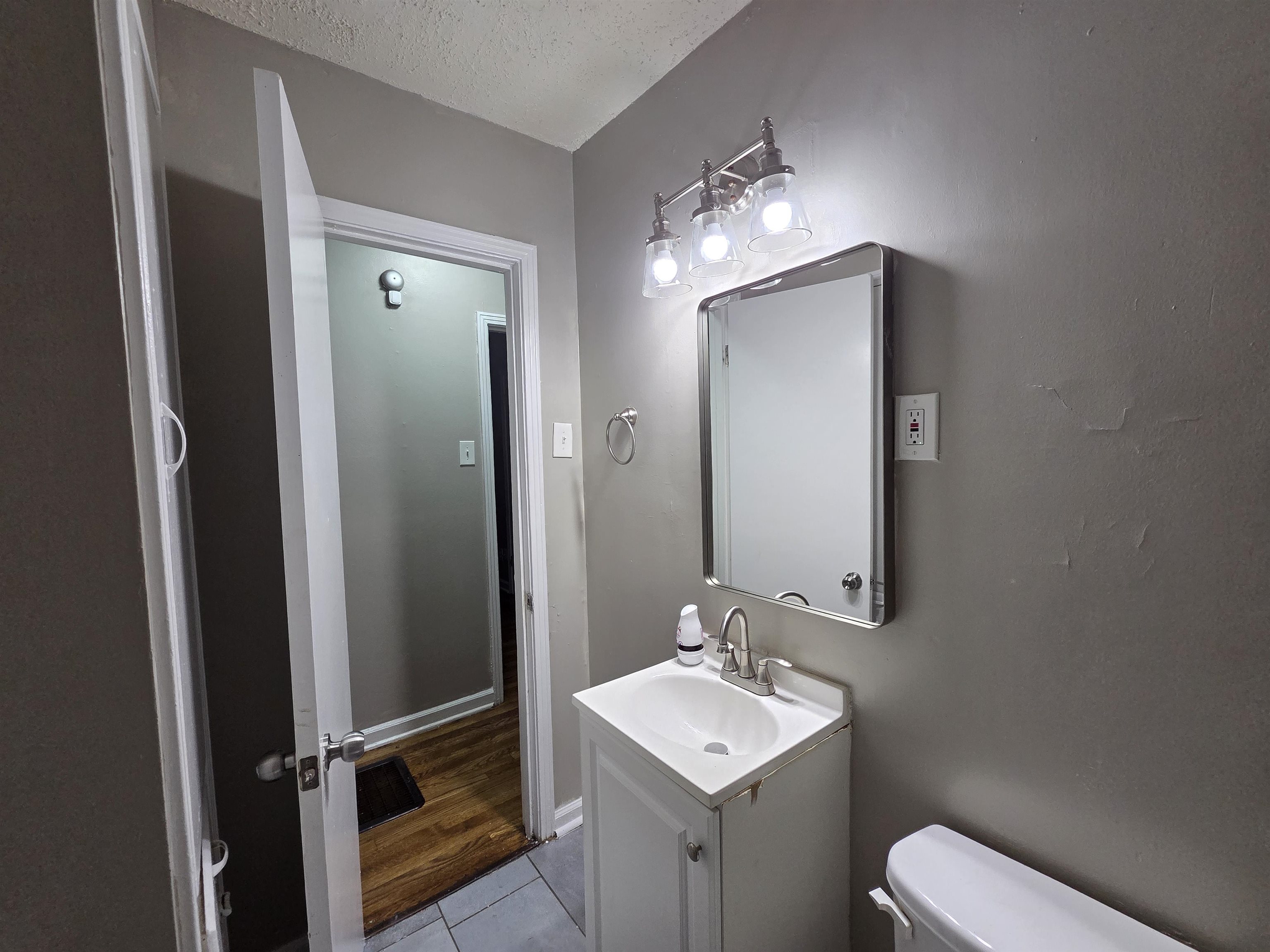 1706 Echles St Property Photo 3