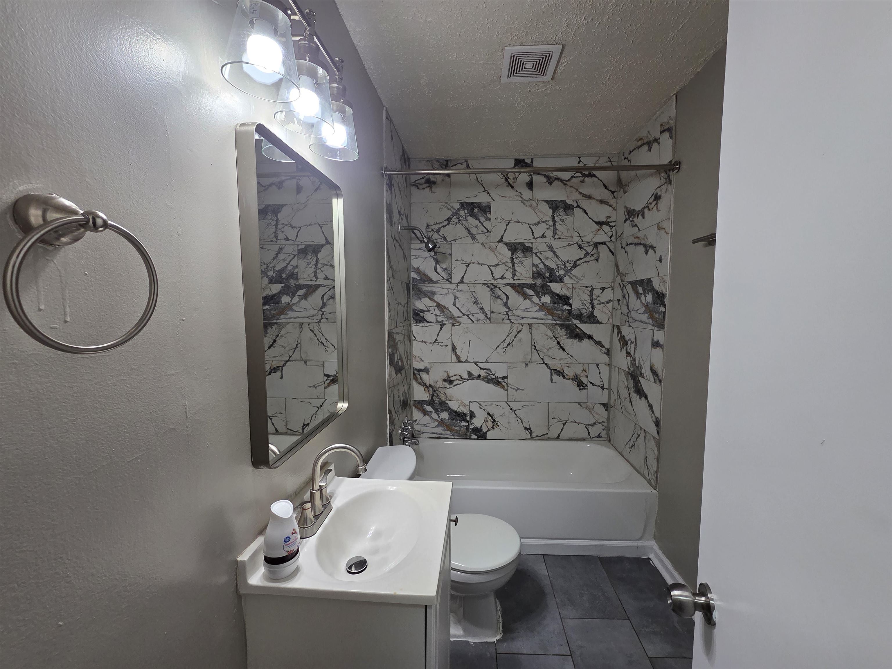 1706 Echles St Property Photo 5