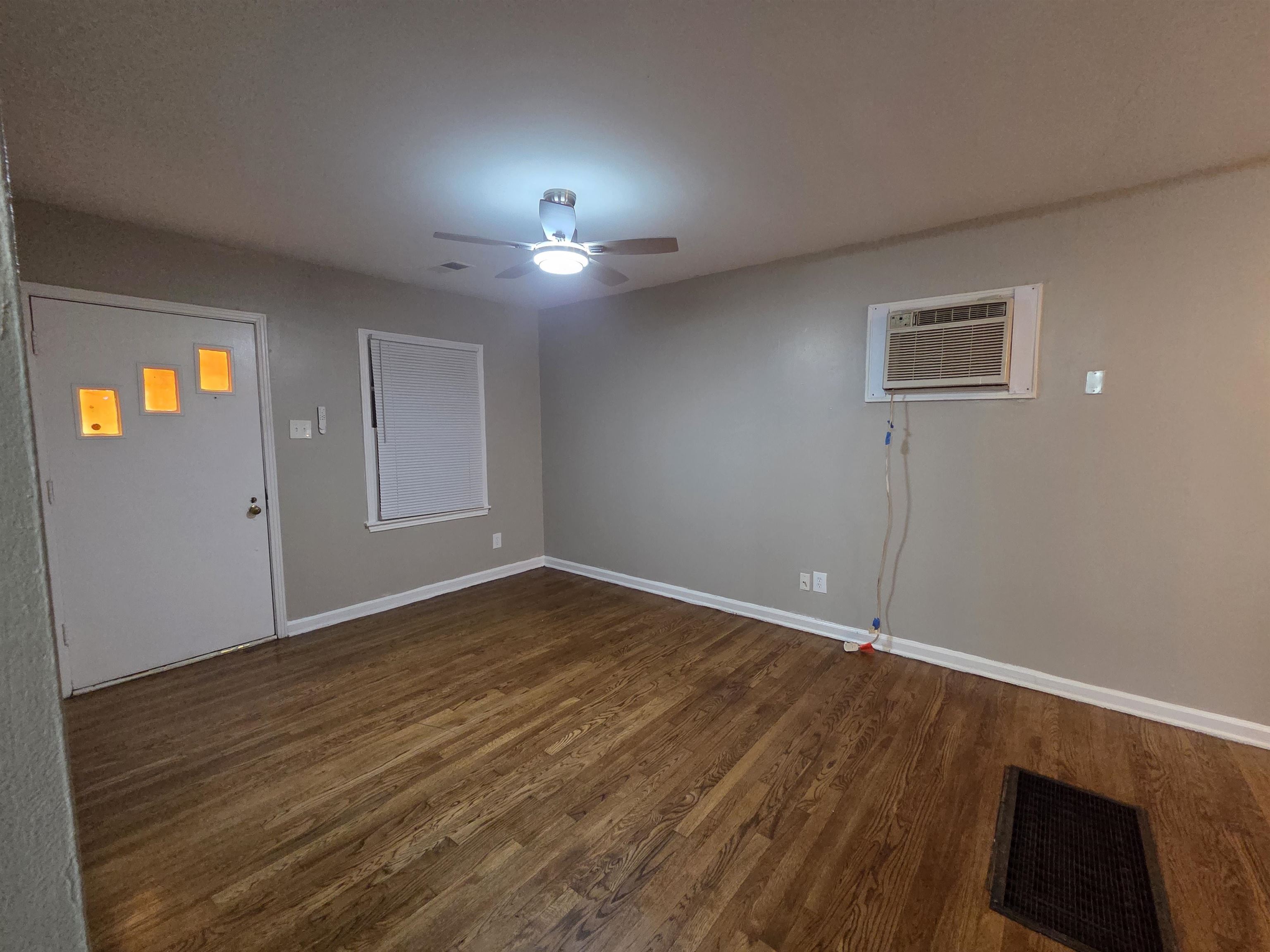 1706 Echles St Property Photo 9