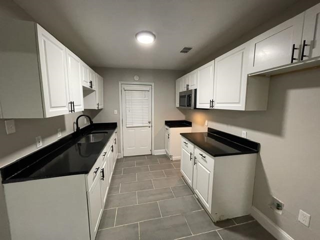 908 Baltic St Property Photo 4