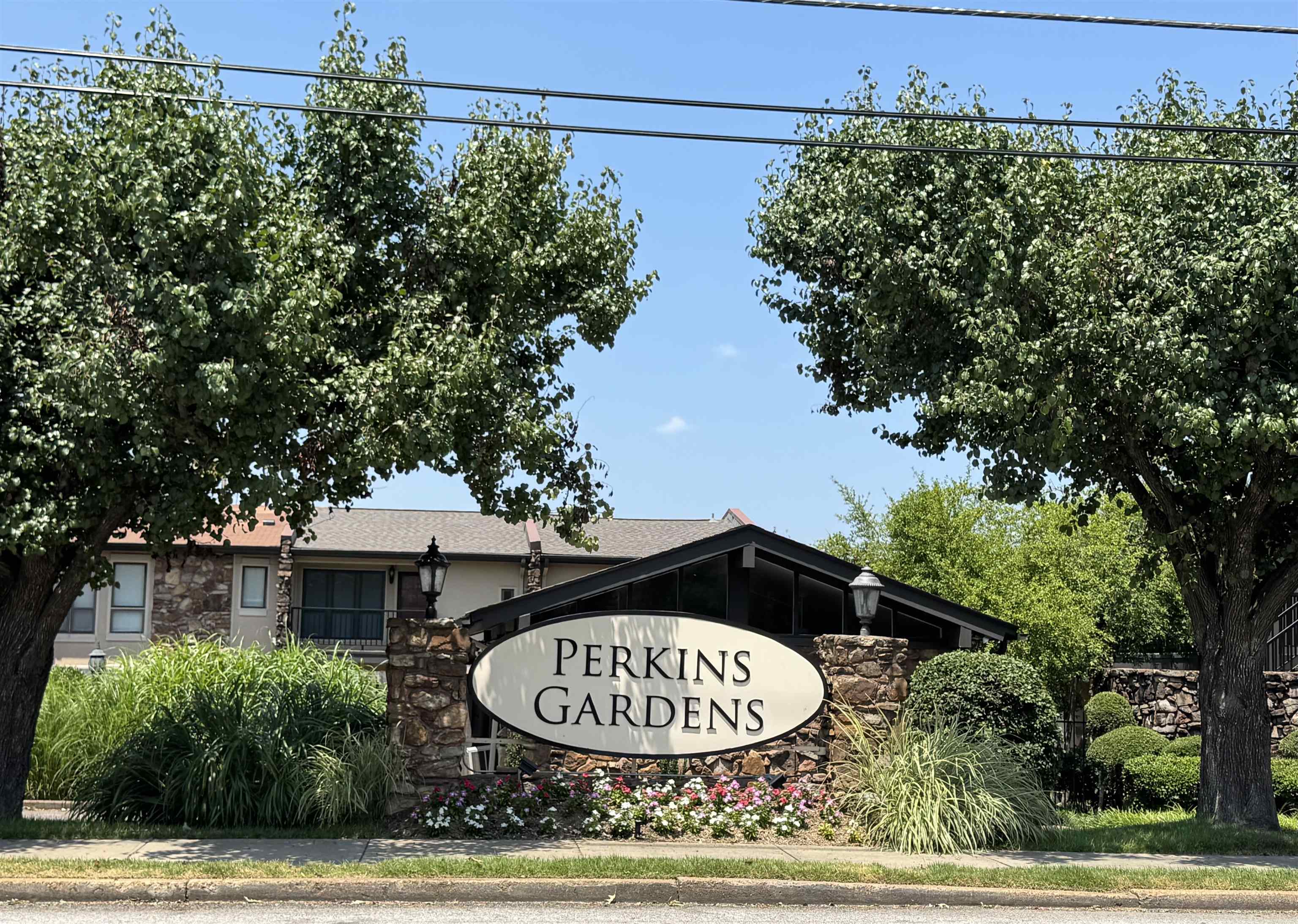 427 S Perkins Rd 427-1 Property Photo 4