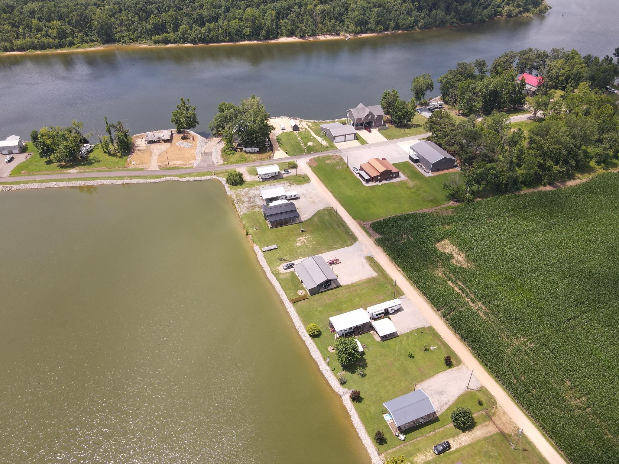 64 Retriever Loop Property Photo 1