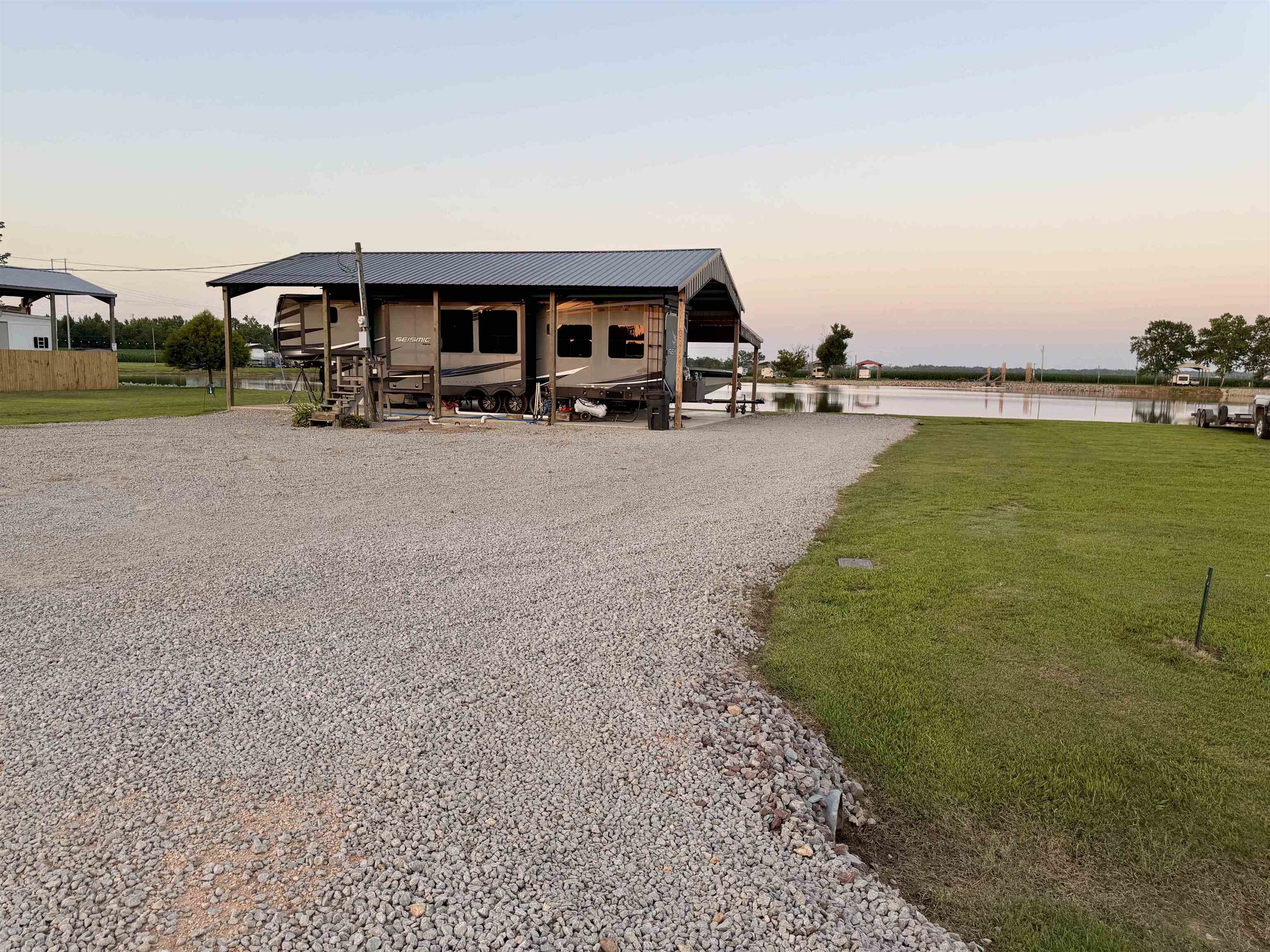 64 Retriever Loop Property Photo 2