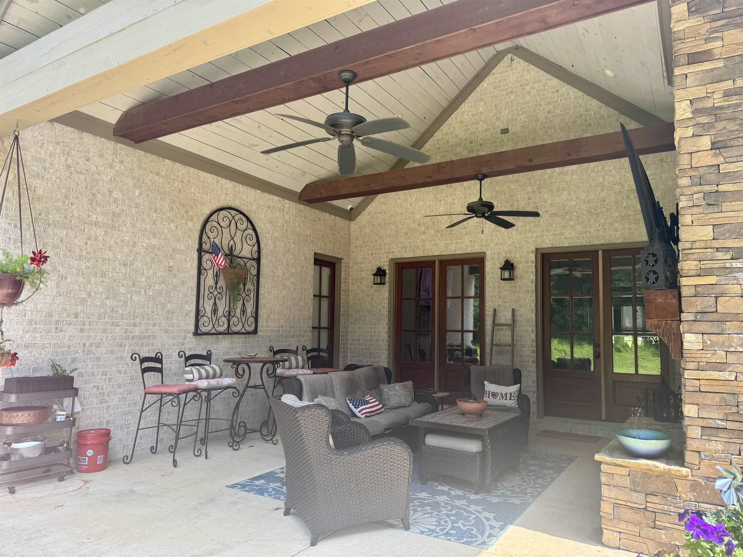10879 Latting Rd Property Photo 3