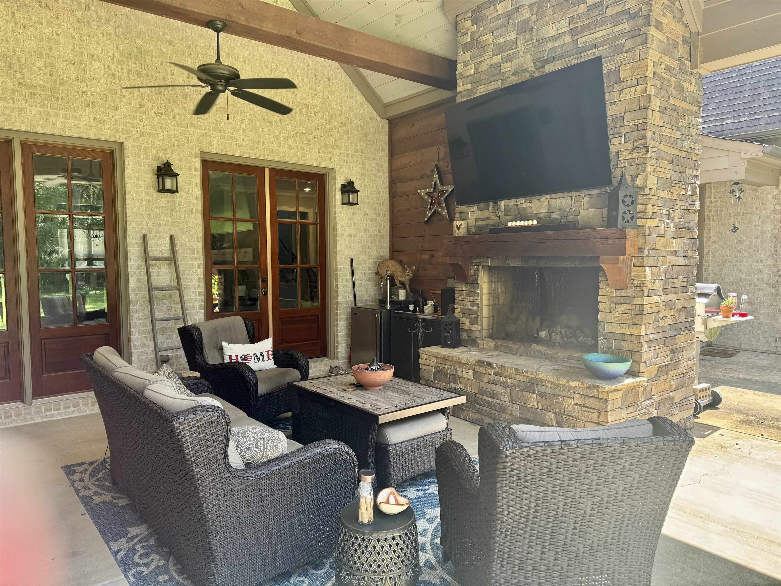10879 Latting Rd Property Photo 4