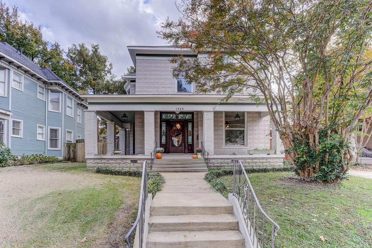 1323 CARR AVE Property Photo 1