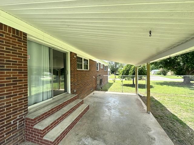 15 Pine St Property Photo 14