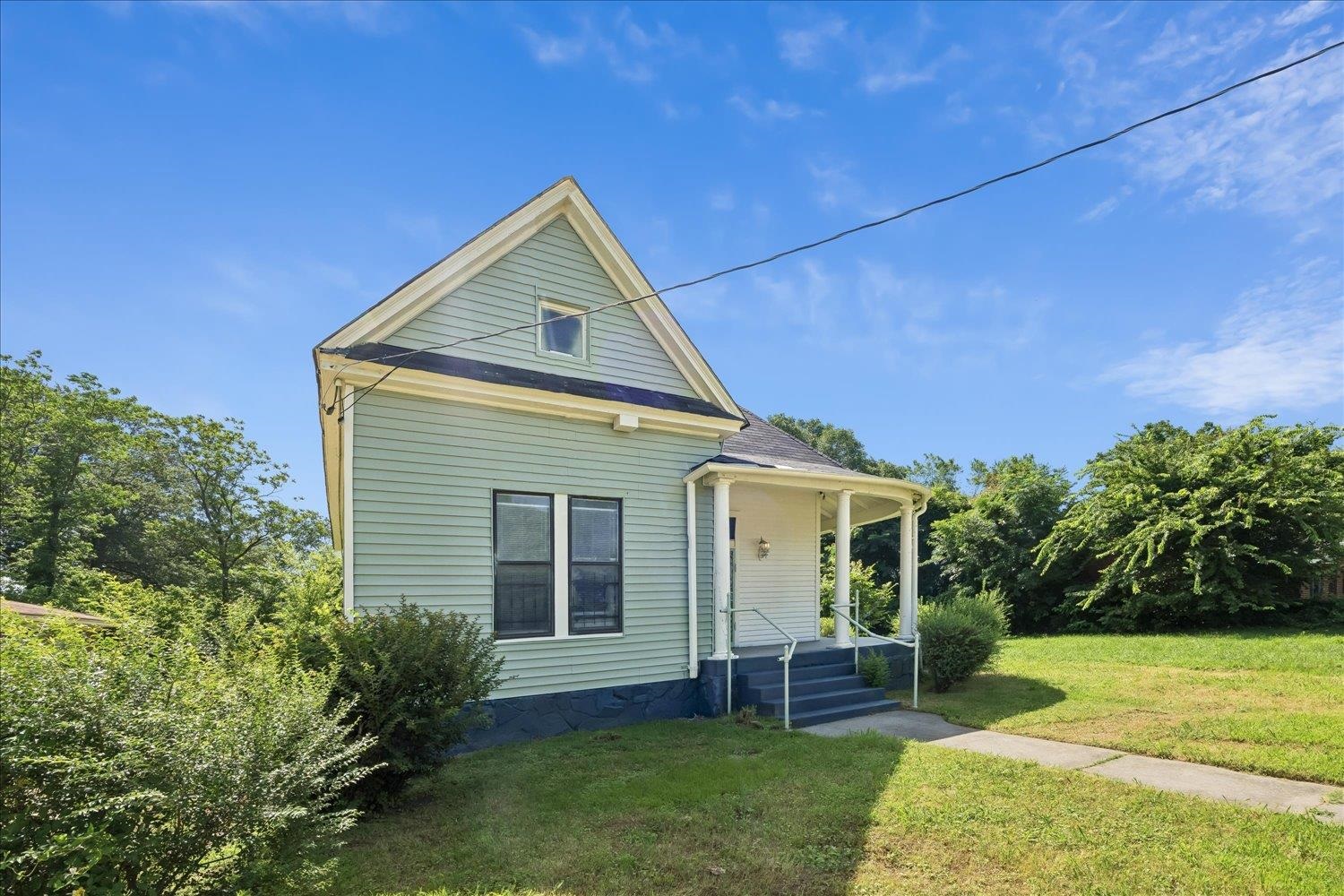 748 Breedlove St Property Photo 2