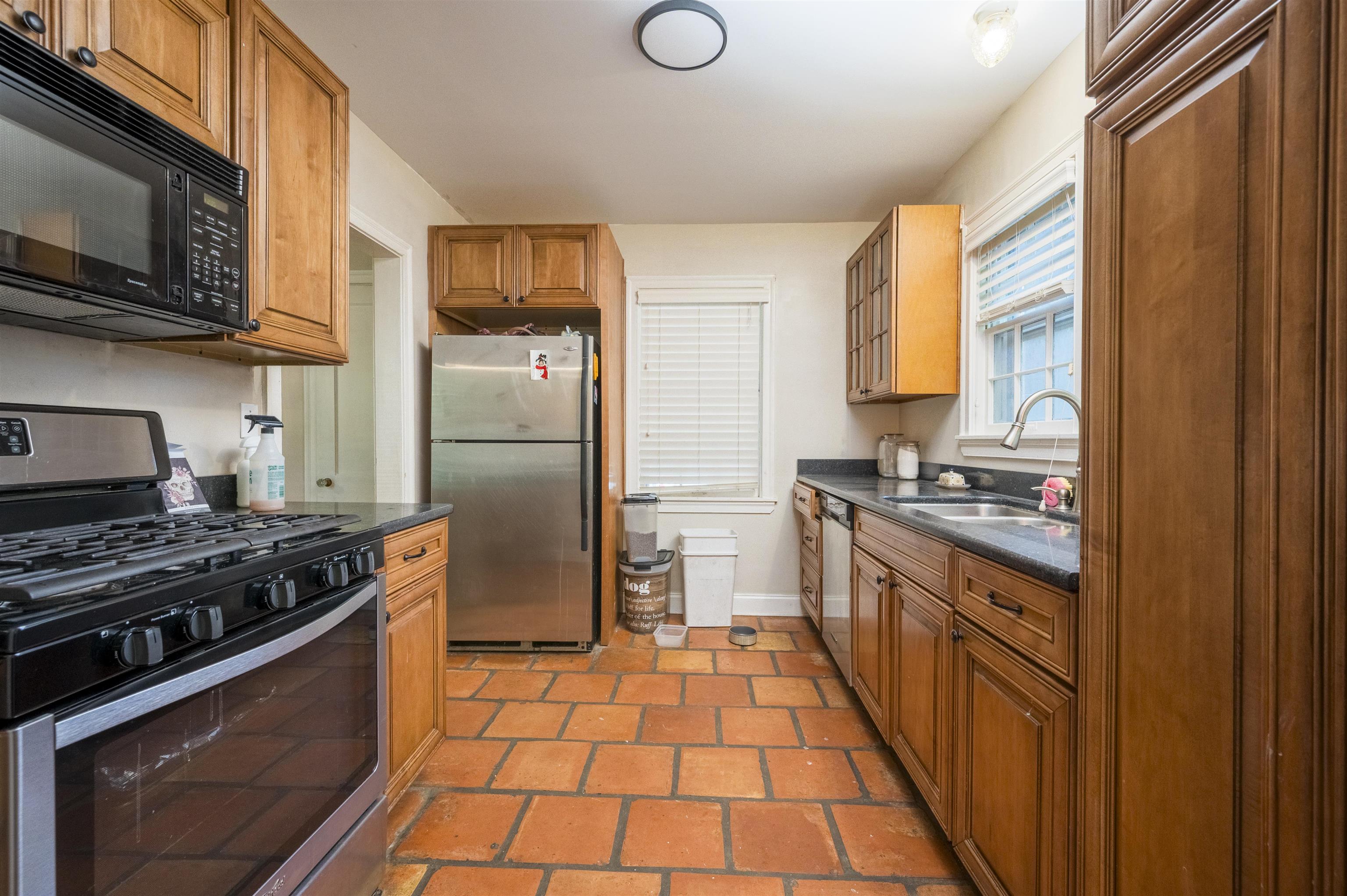 3575 Galloway Ave Property Photo 4