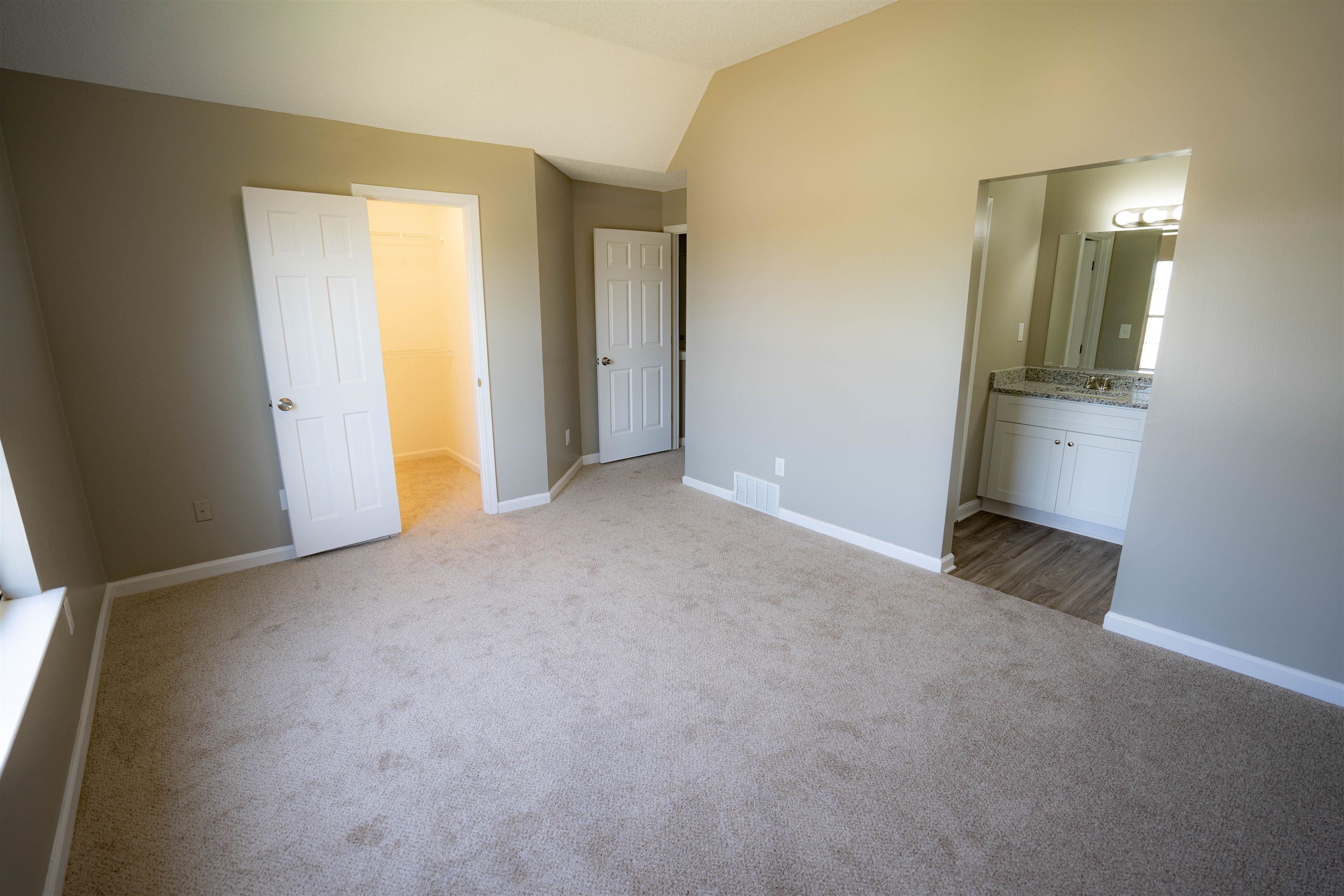 2211 Stone Stream Cv Property Photo 8