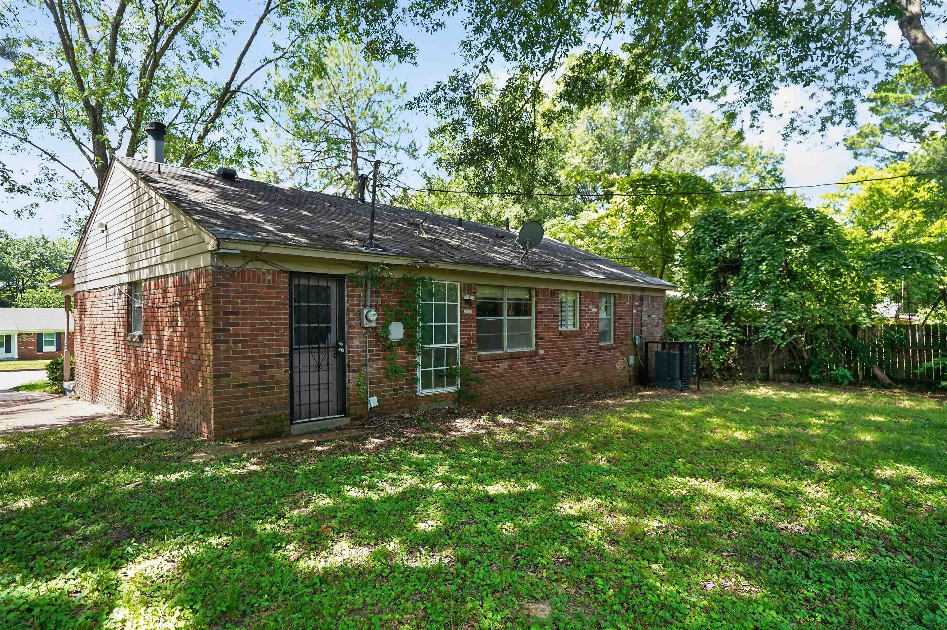 3712 Wolf Trail Dr Property Photo 2