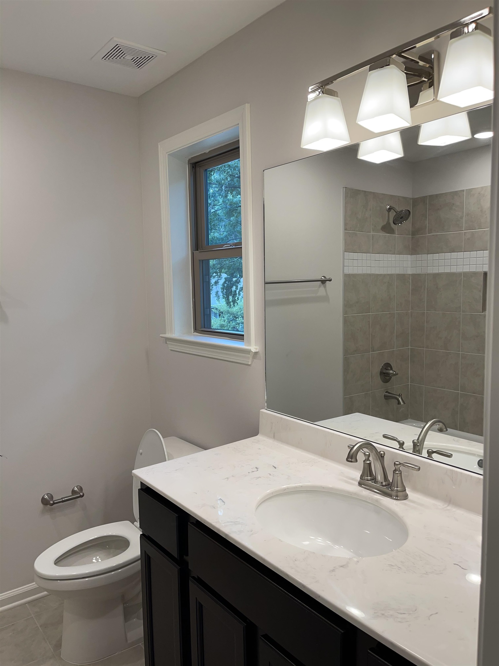 82 N Rembert St Property Photo 7