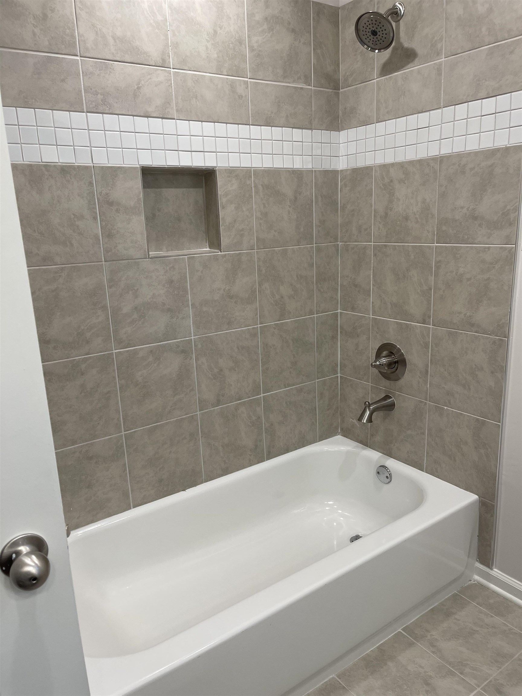82 N Rembert St Property Photo 8