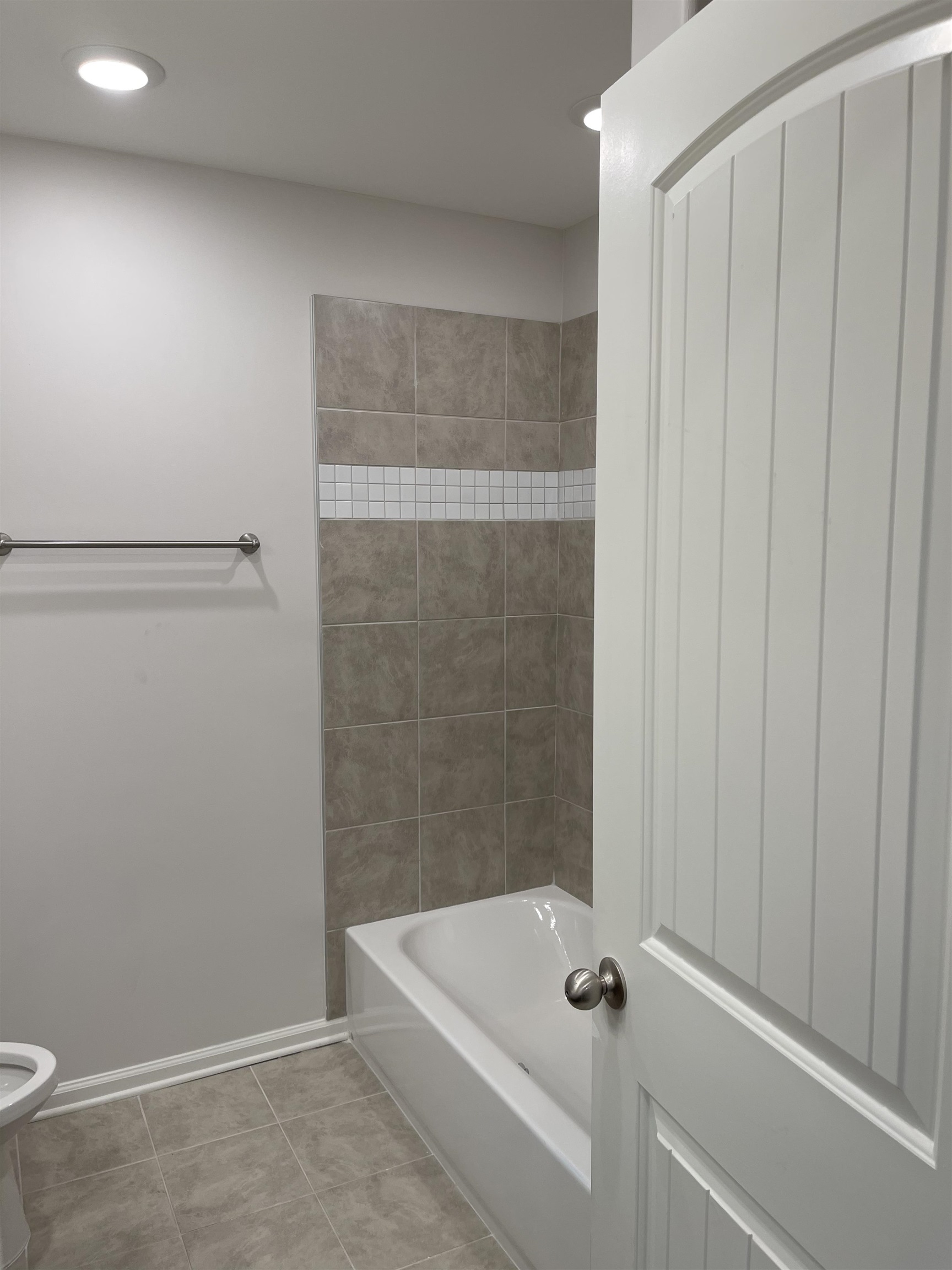 82 N Rembert St Property Photo 10
