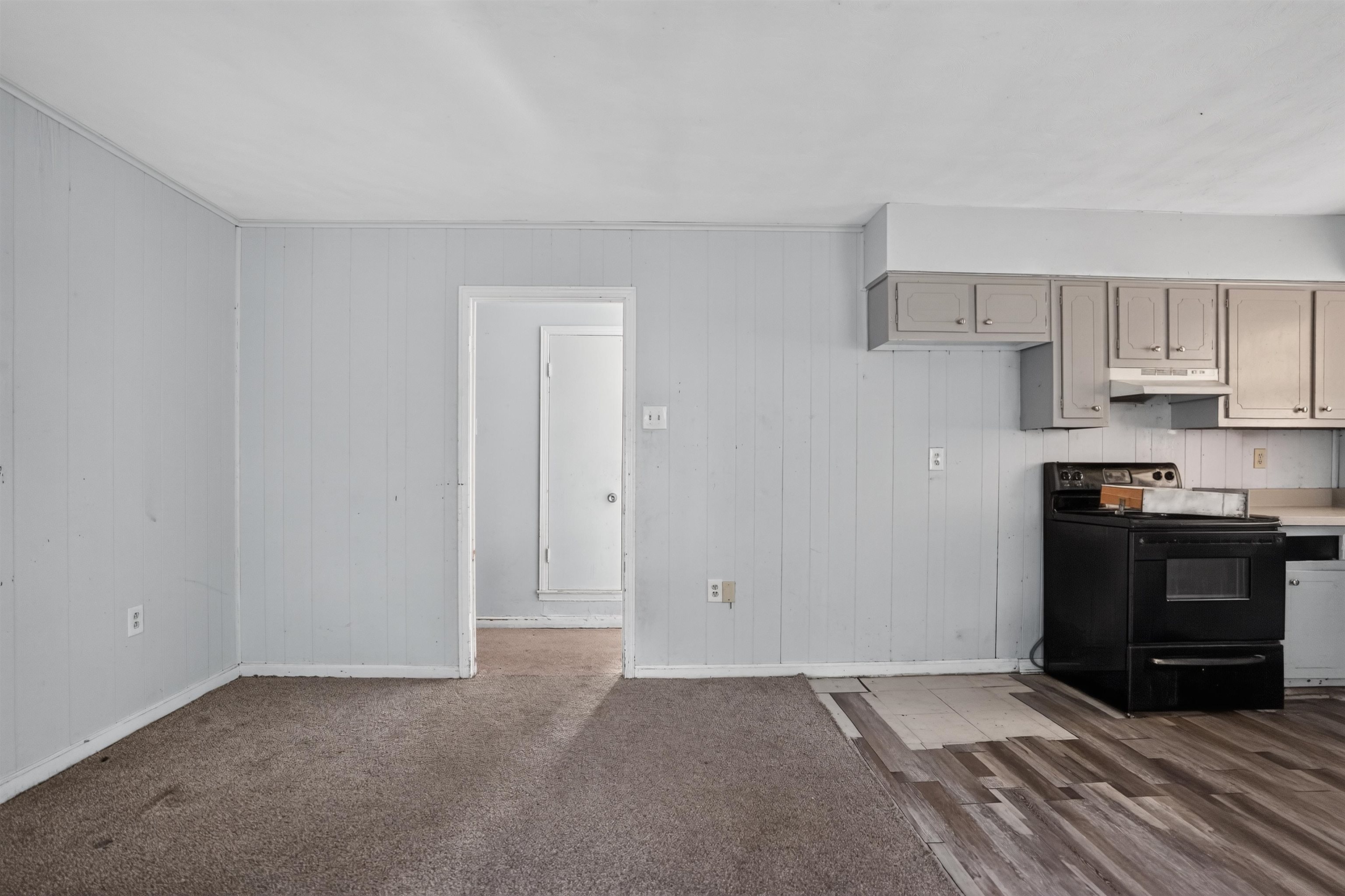 1107 Highland St Property Photo 5